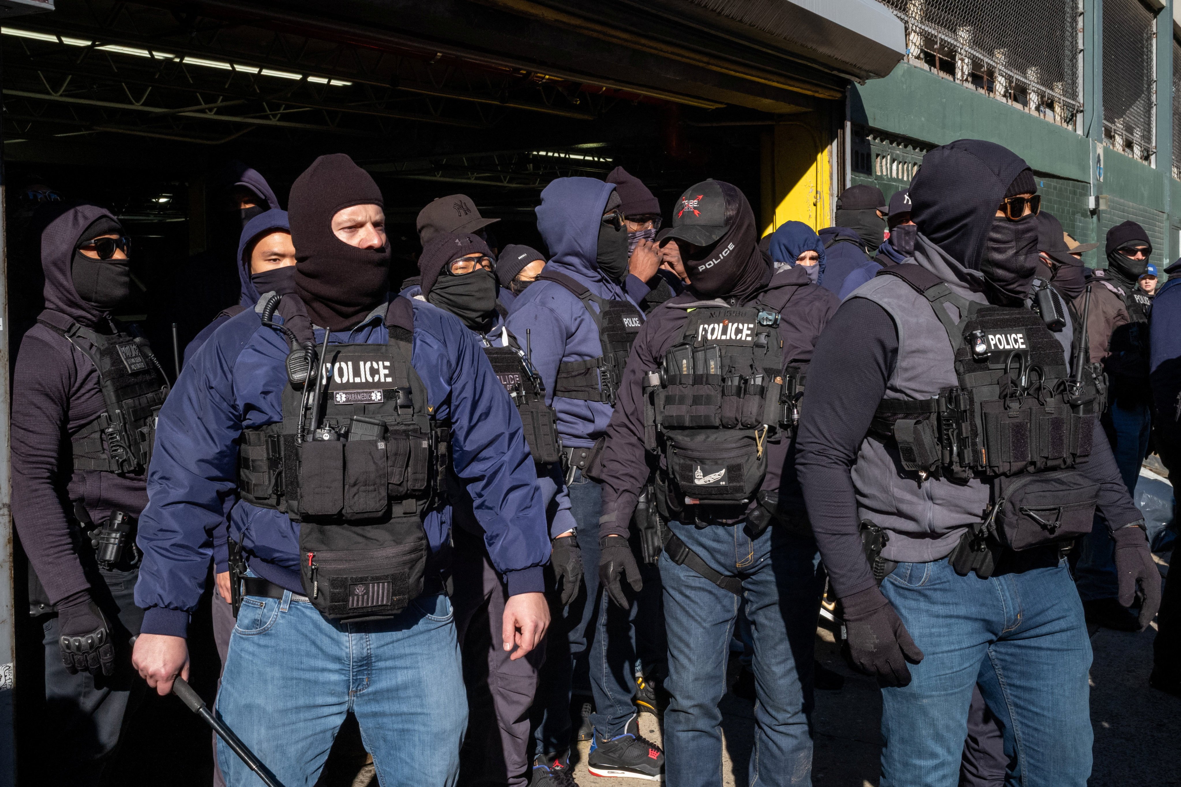 Police and US Immigration and Customs Enforcement (ICE) officers stand guard in Manhattan, New York last month. Photo: Reuters