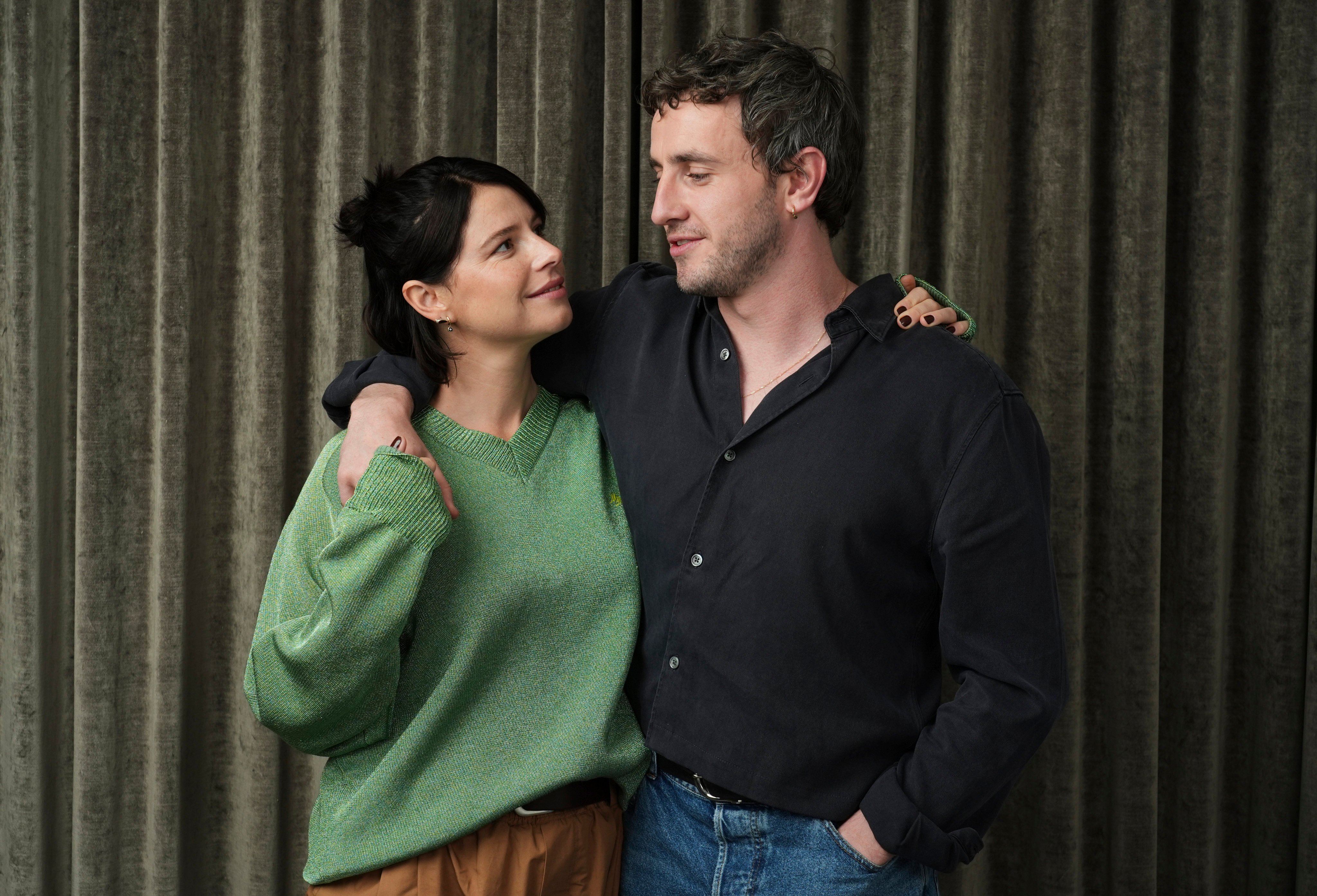 Hamnet stars Jessie Buckley (left) and Paul Mescal pose for a photo during the Toronto International Film Festival on September 7, 2025. Their chemistry and raw performances in the film have captivated audiences. Photo: AP