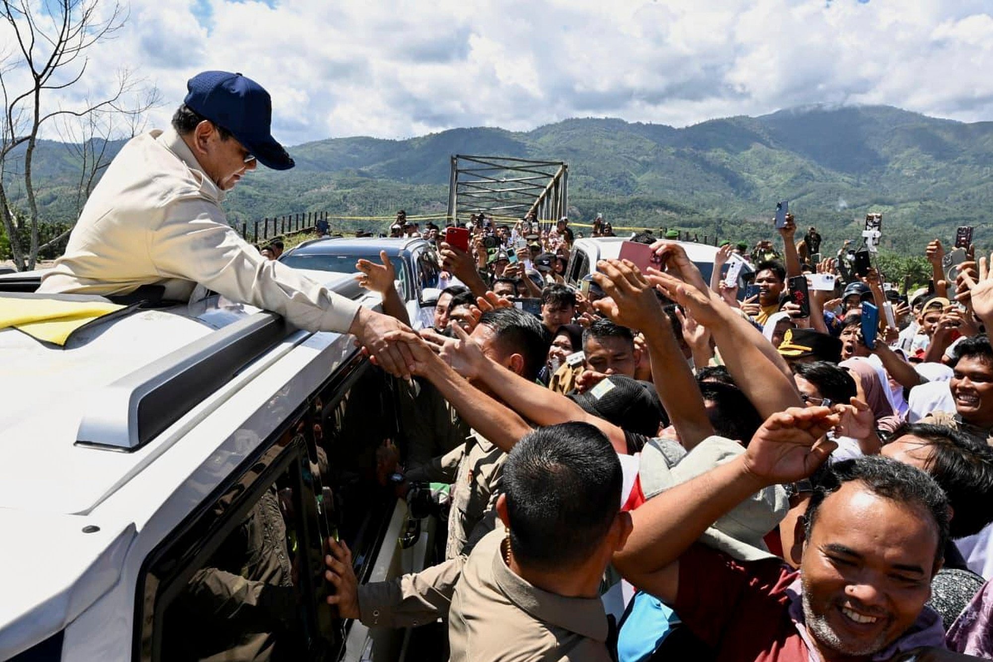 Indonesian President Prabowo Subianto greets flood survivors during his visit to Southeast Aceh on December 1. Photo: Indonesian Presidential Palace/AP