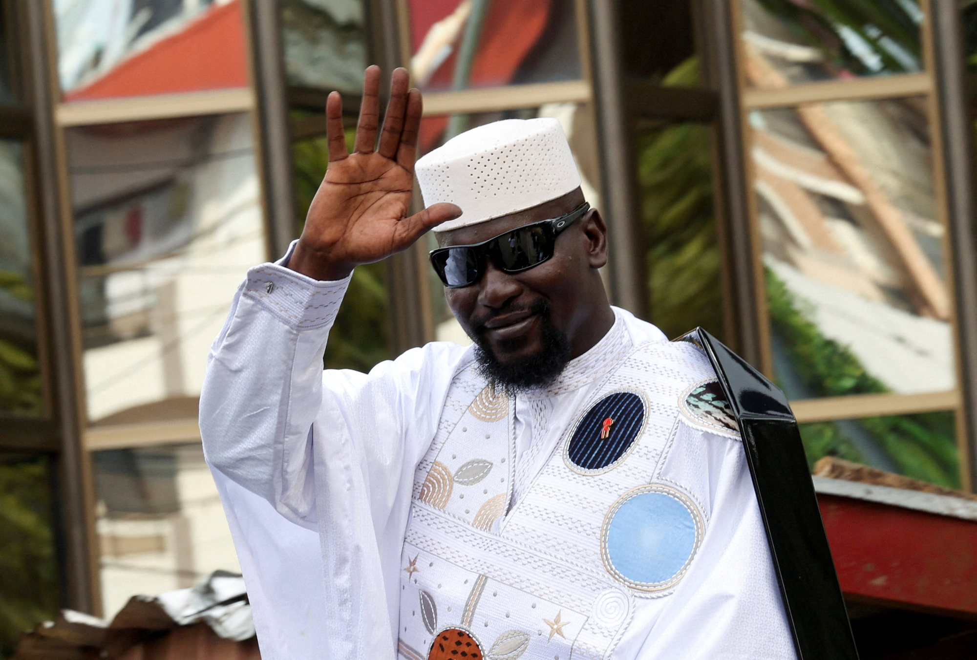 Guinean leader Mamady Doumbouya waves after submitting his candidacy for the presidential election scheduled for December 28, in Conakry on November 3. Photo: Reuters