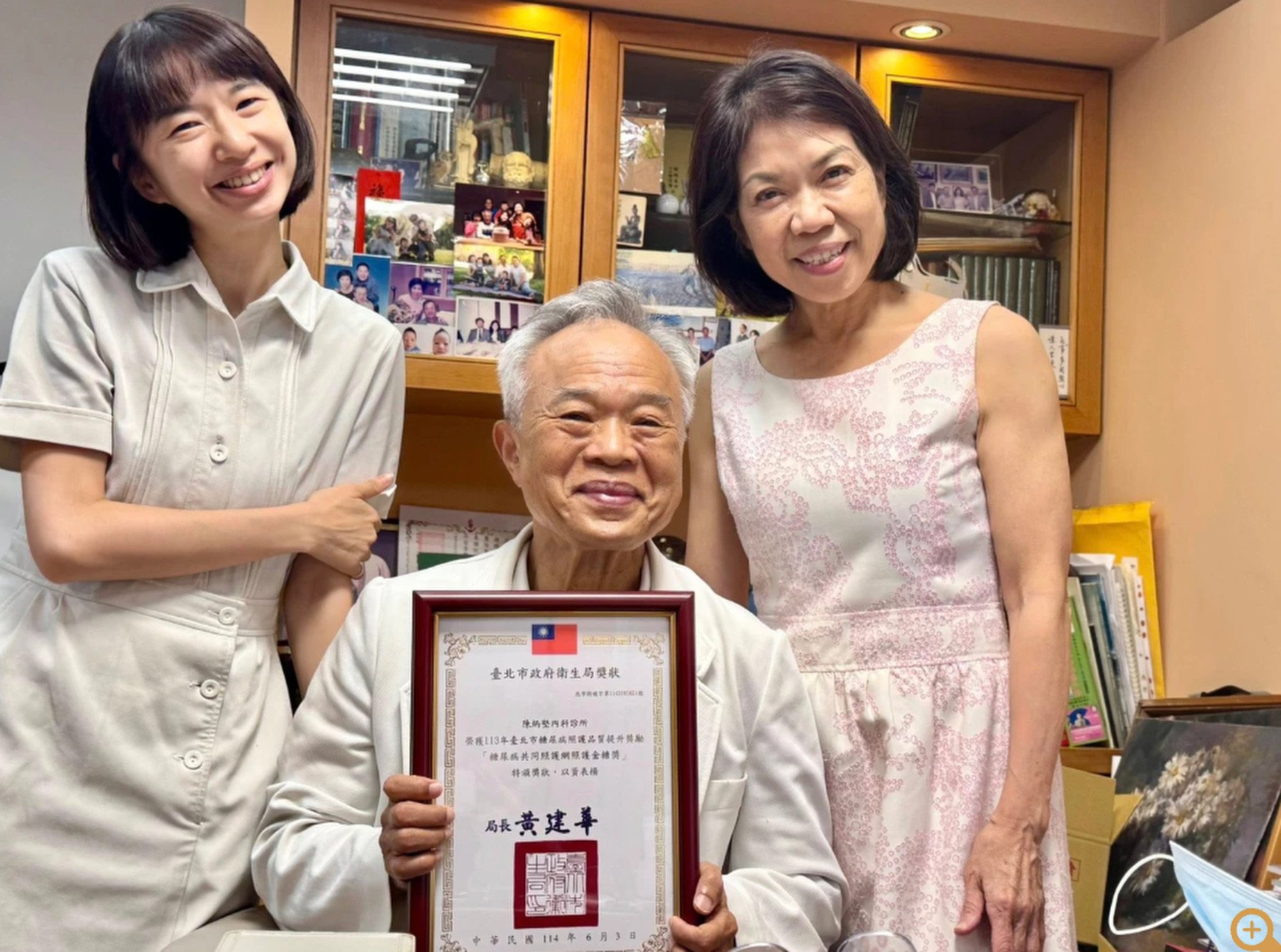 Before her rise to fame as a bodybuilding competitor, Lin dedicated years to her work as a diabetes educator, all while receiving unwavering support from her family. Photo: Facebook