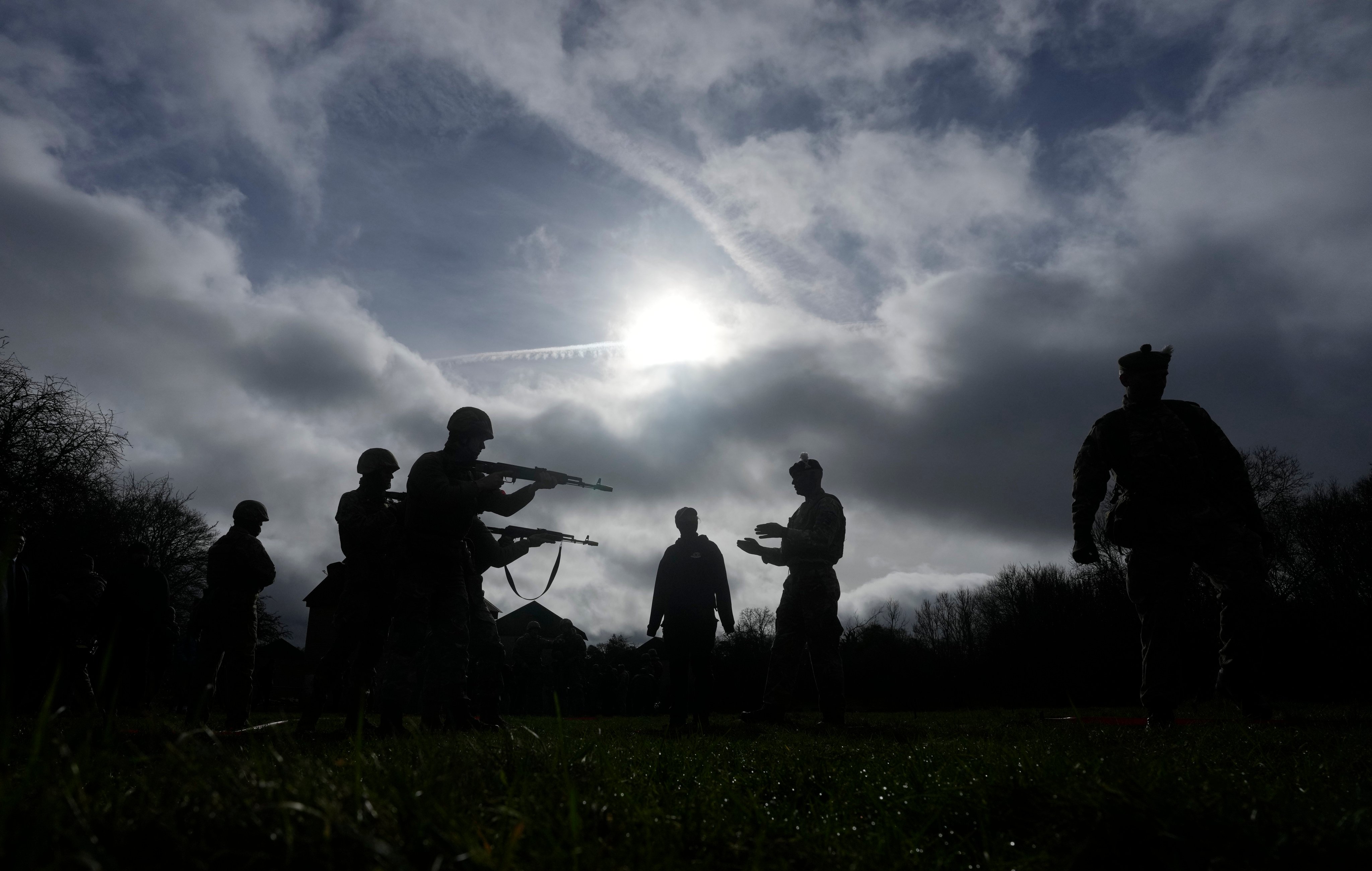 Ukrainian recruits train under British soldiers train at an army camp in England in February 2024. Photo: AP