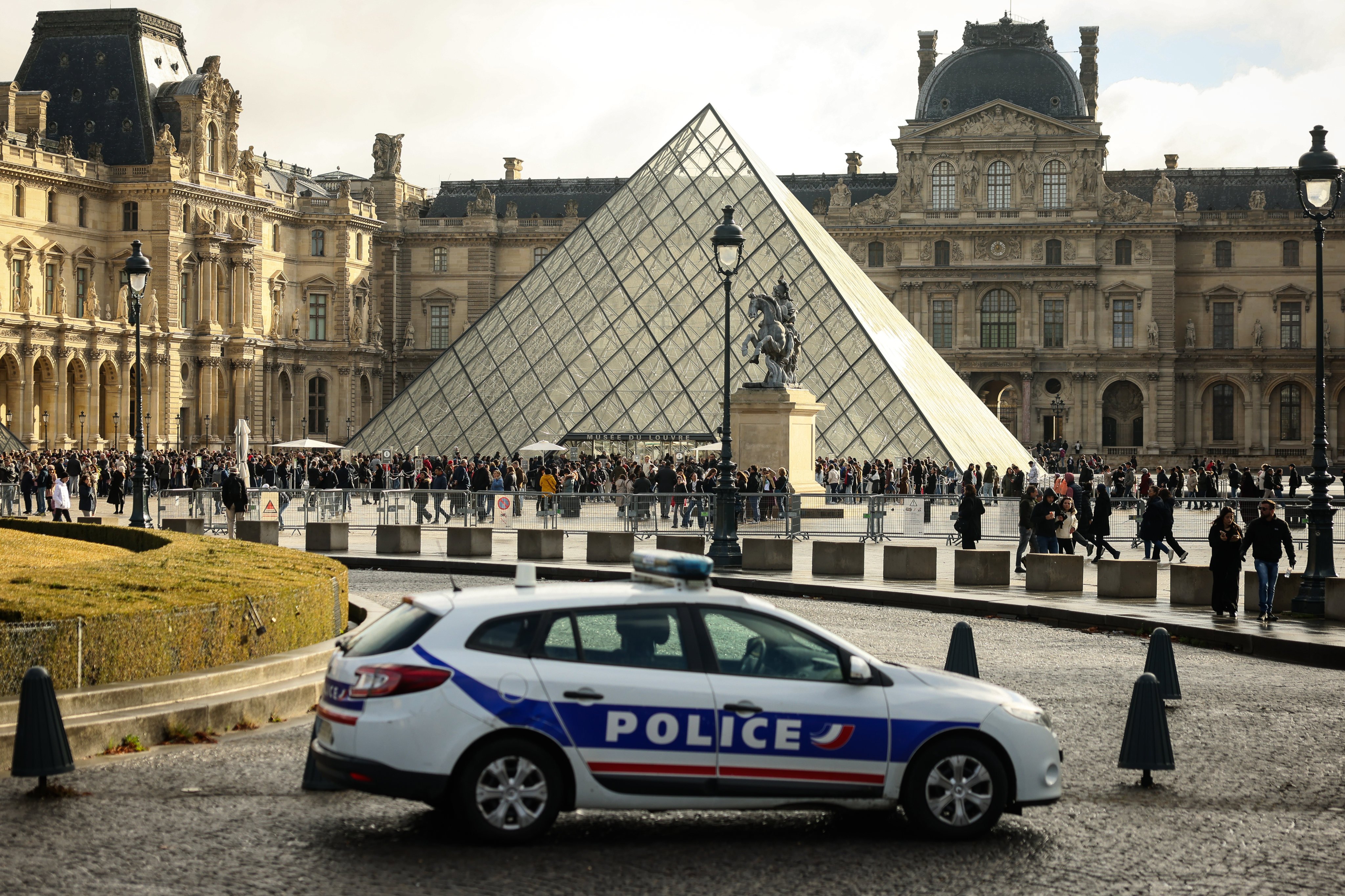 Apolice car is parked in the courtyard of the Louvre museum on October 26 in Paris, one week after a jewellery heist. Photo: AP