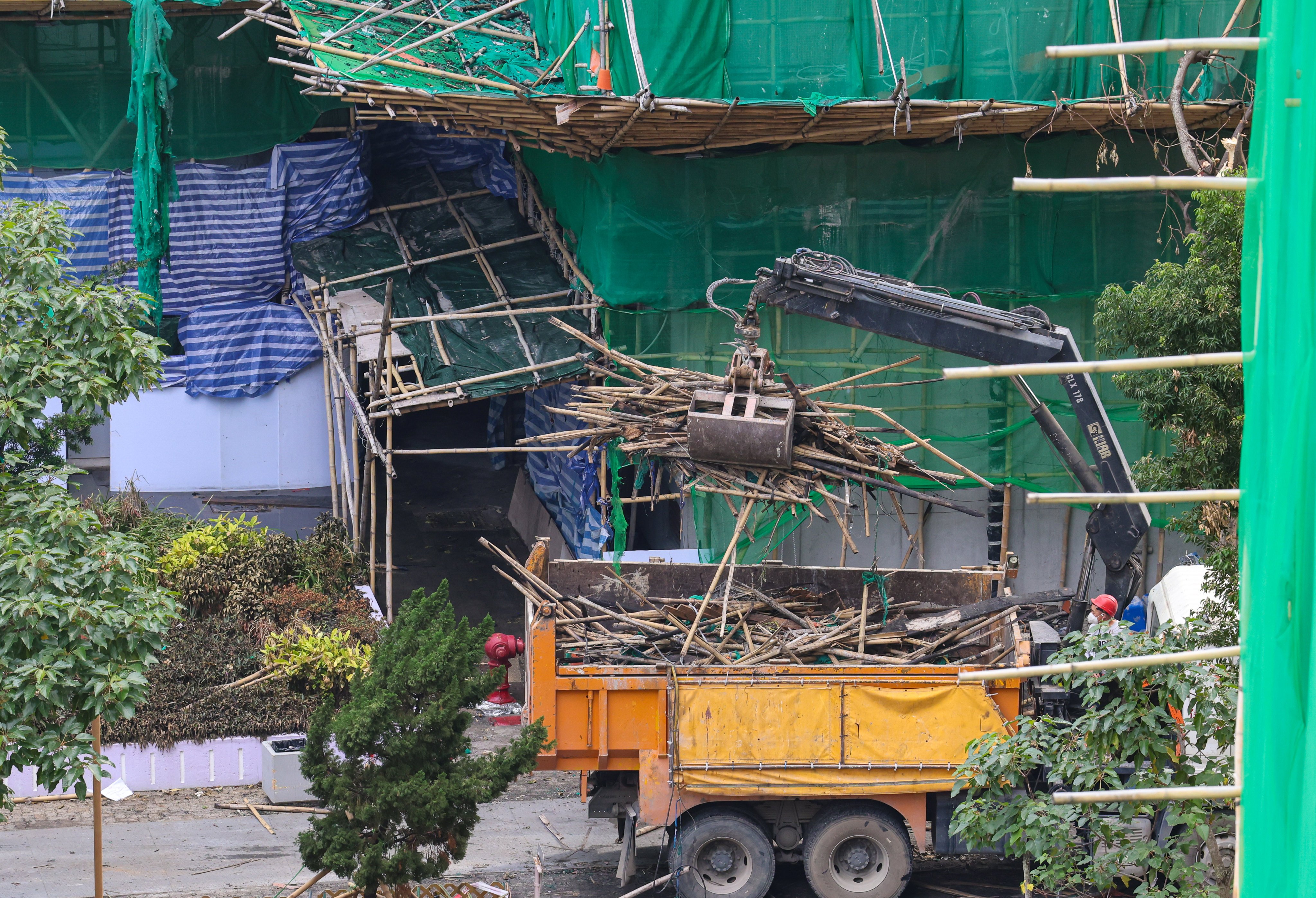 Damaged bamboo scaffolding is removed from the scene of the fire at Wang Fuk Court in Tai Po. Photo: Jelly Tse