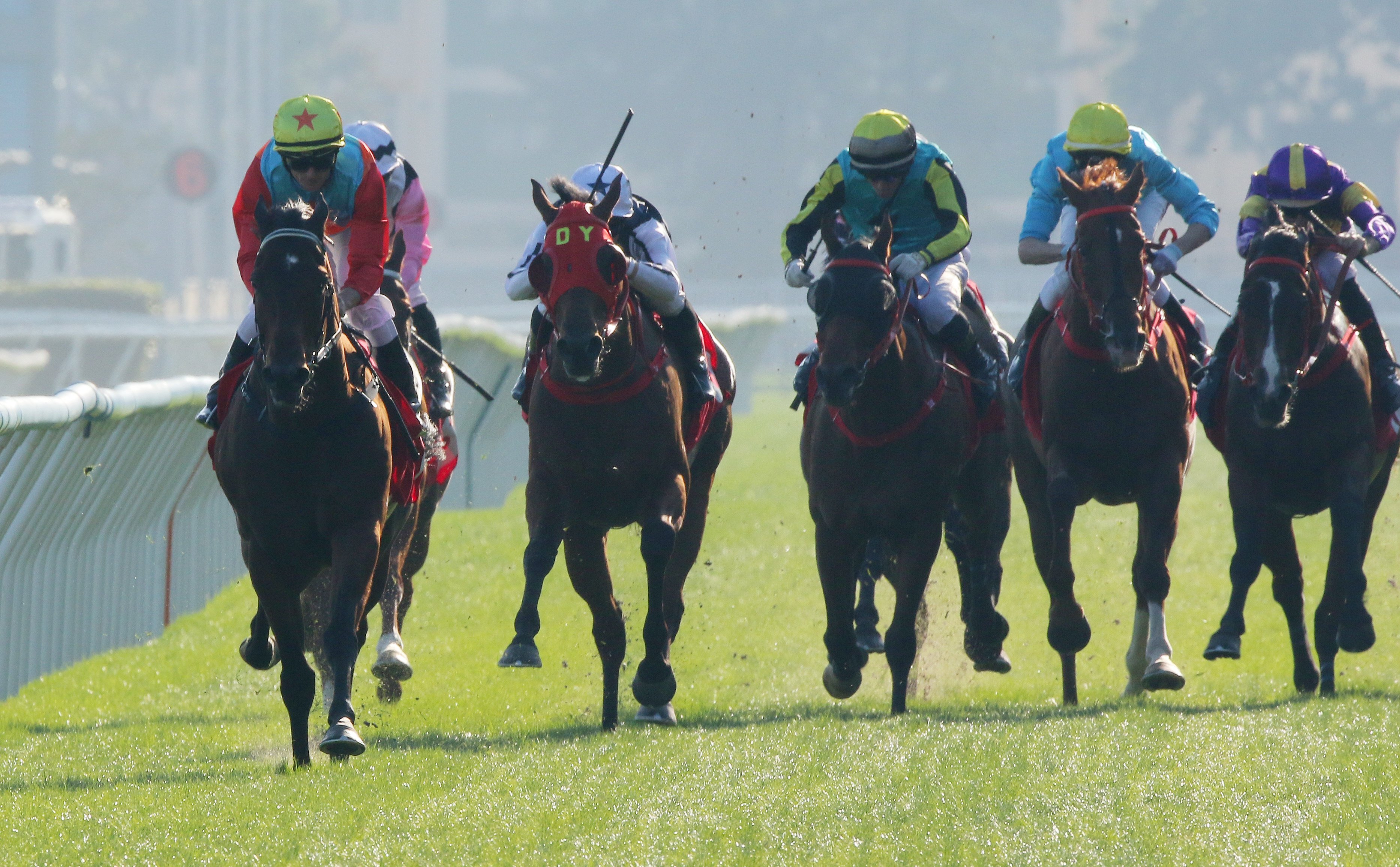 Ka Ying Rising (inside) cruises to victory in the Jockey Club Sprint. Photos: Kenneth Chan