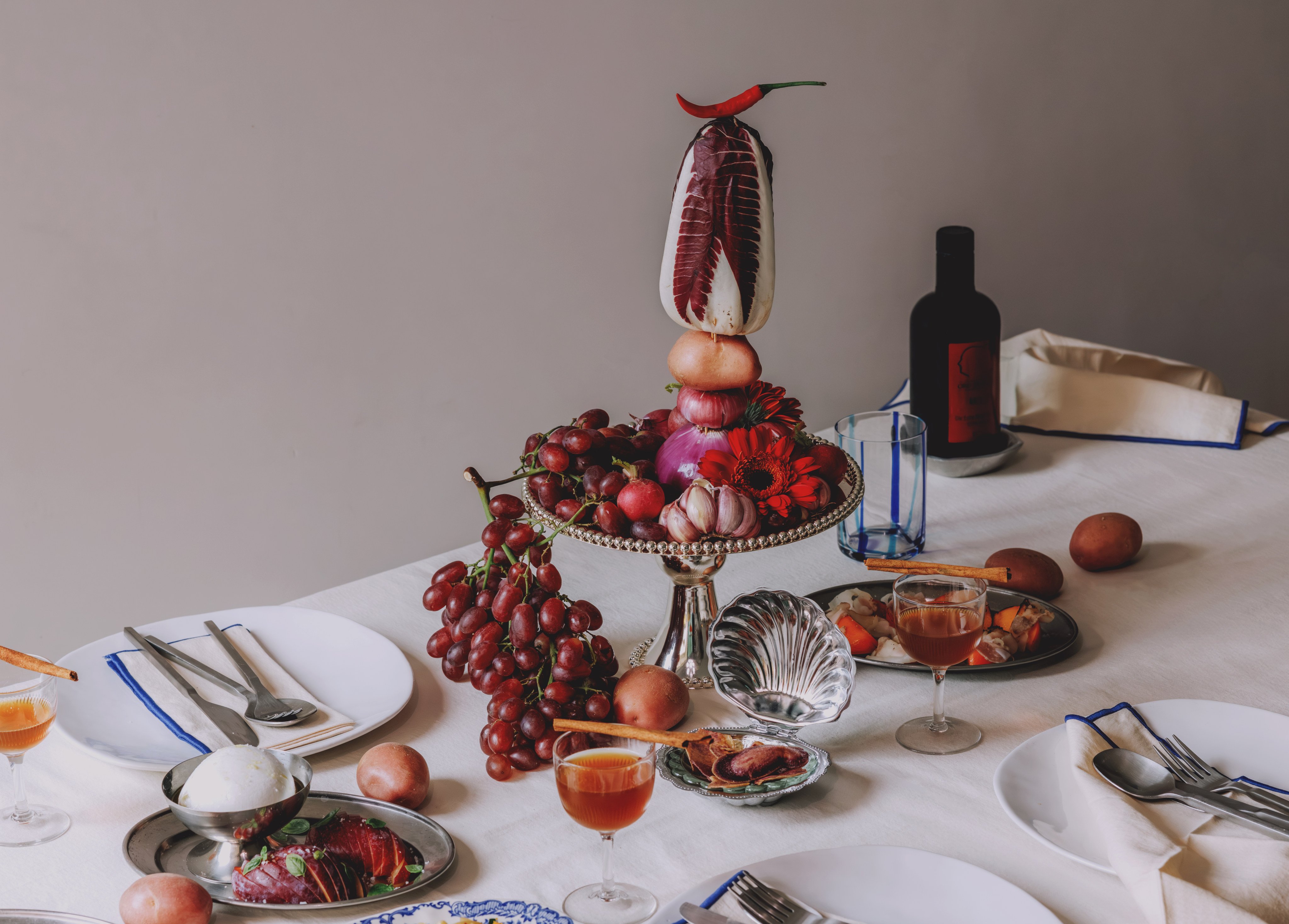 An “East-meets-West” festive tablescape by Gloria Chung. Photo: Jocelyn Tam