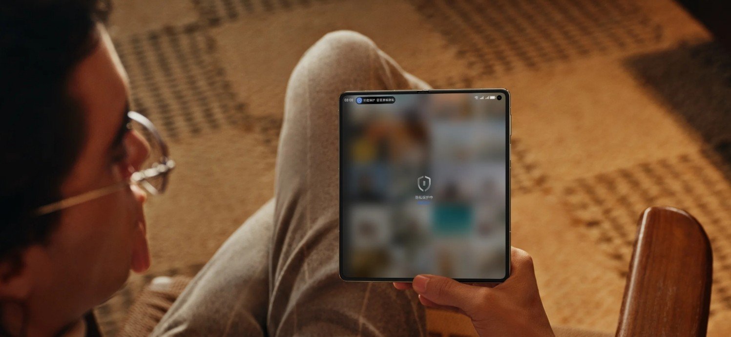 The Huawei Mate X7 features a thickness of 4.5mm when unfolded. Photo: Handout