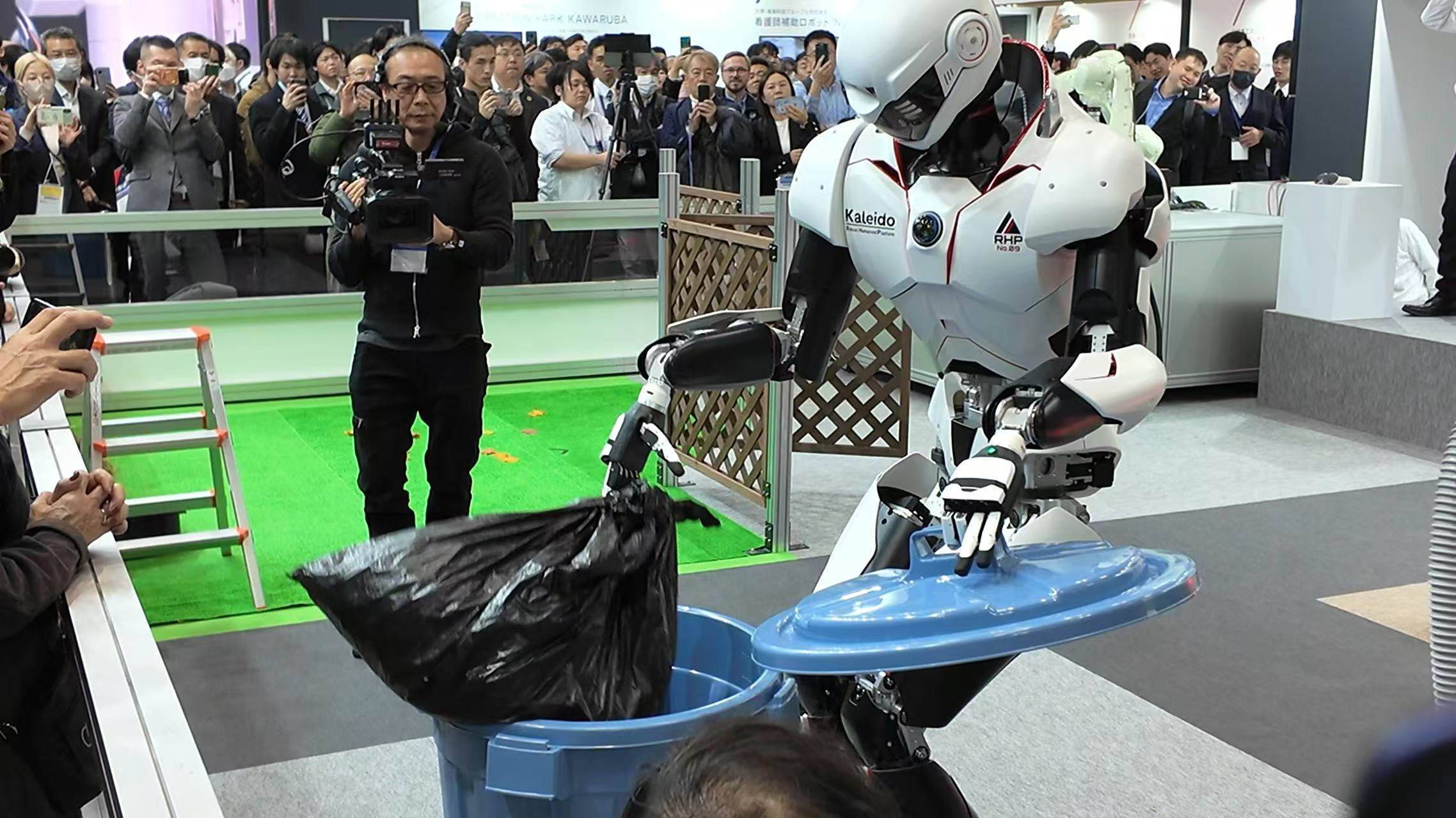 Kawasaki’s humanoid robot Kaleido takes out the rubbish as crowds watch during the IREX show in Tokyo. Photo: Wency Chen