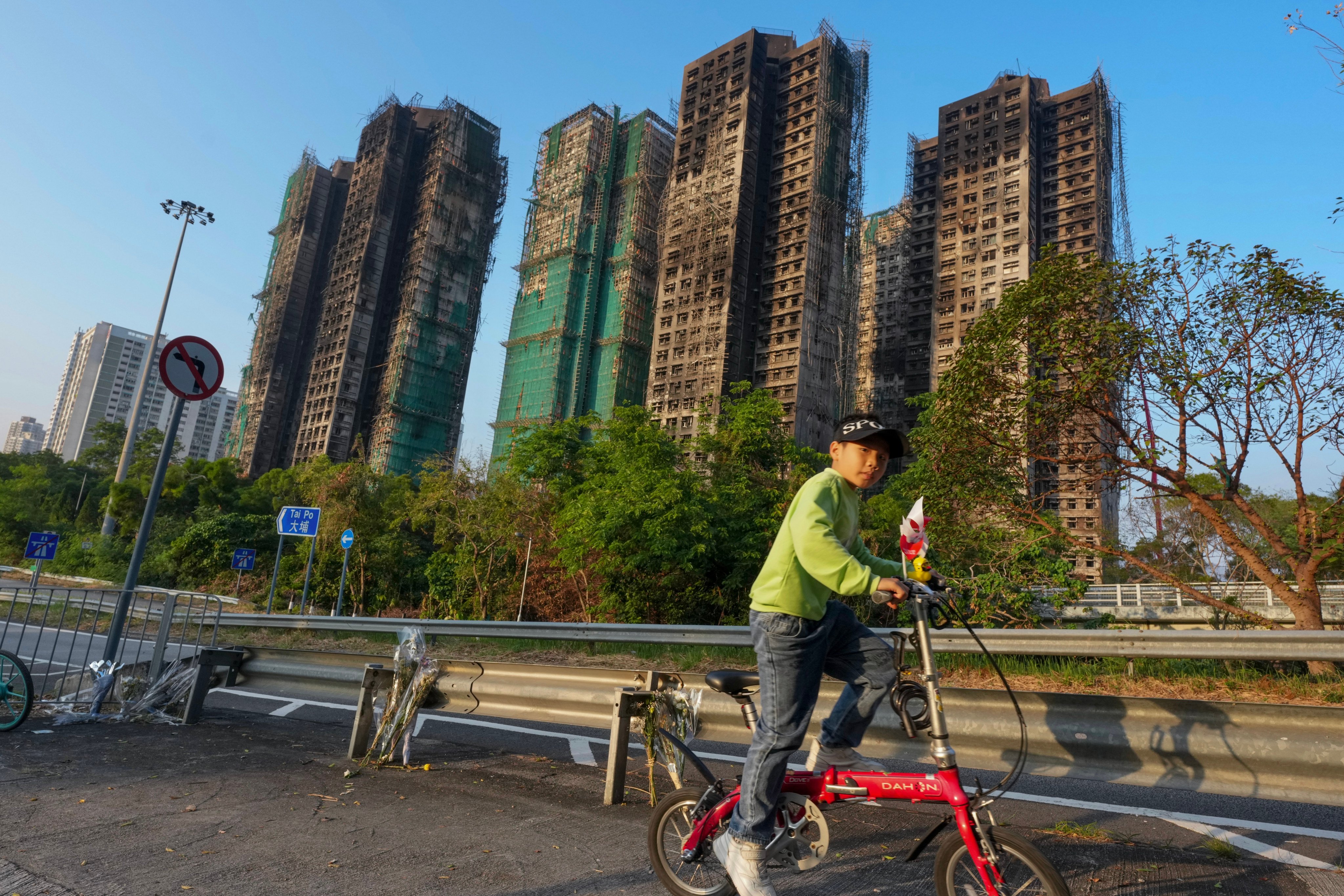 Authorities are prioritising collecting views from displaced Wang Fuk Court residents. Photo: Karma Lo