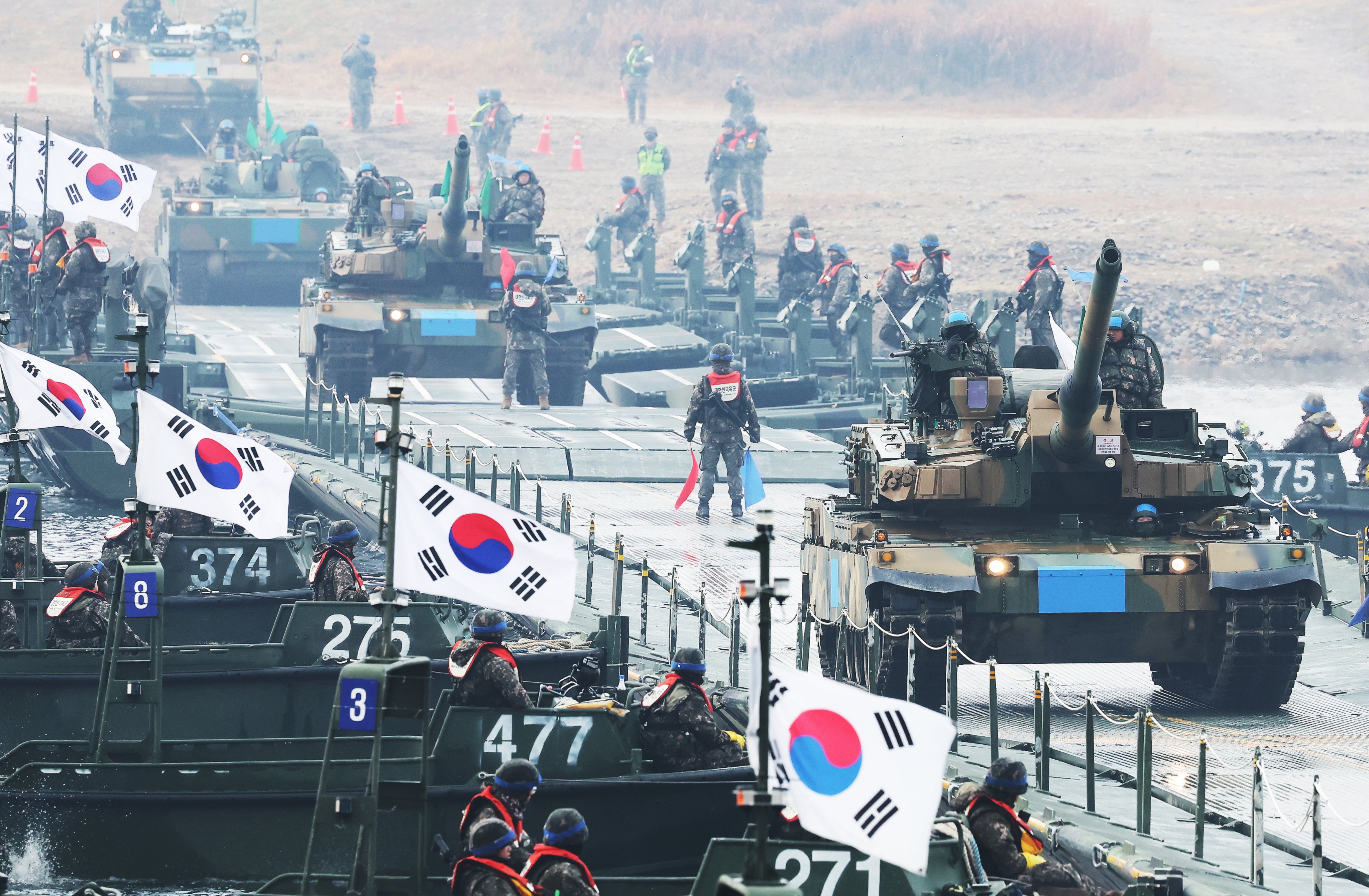 South Korean tanks cross a pontoon bridge over the Namhan River during a river crossing exercise in Yeoju on November 25. Photo: EPA