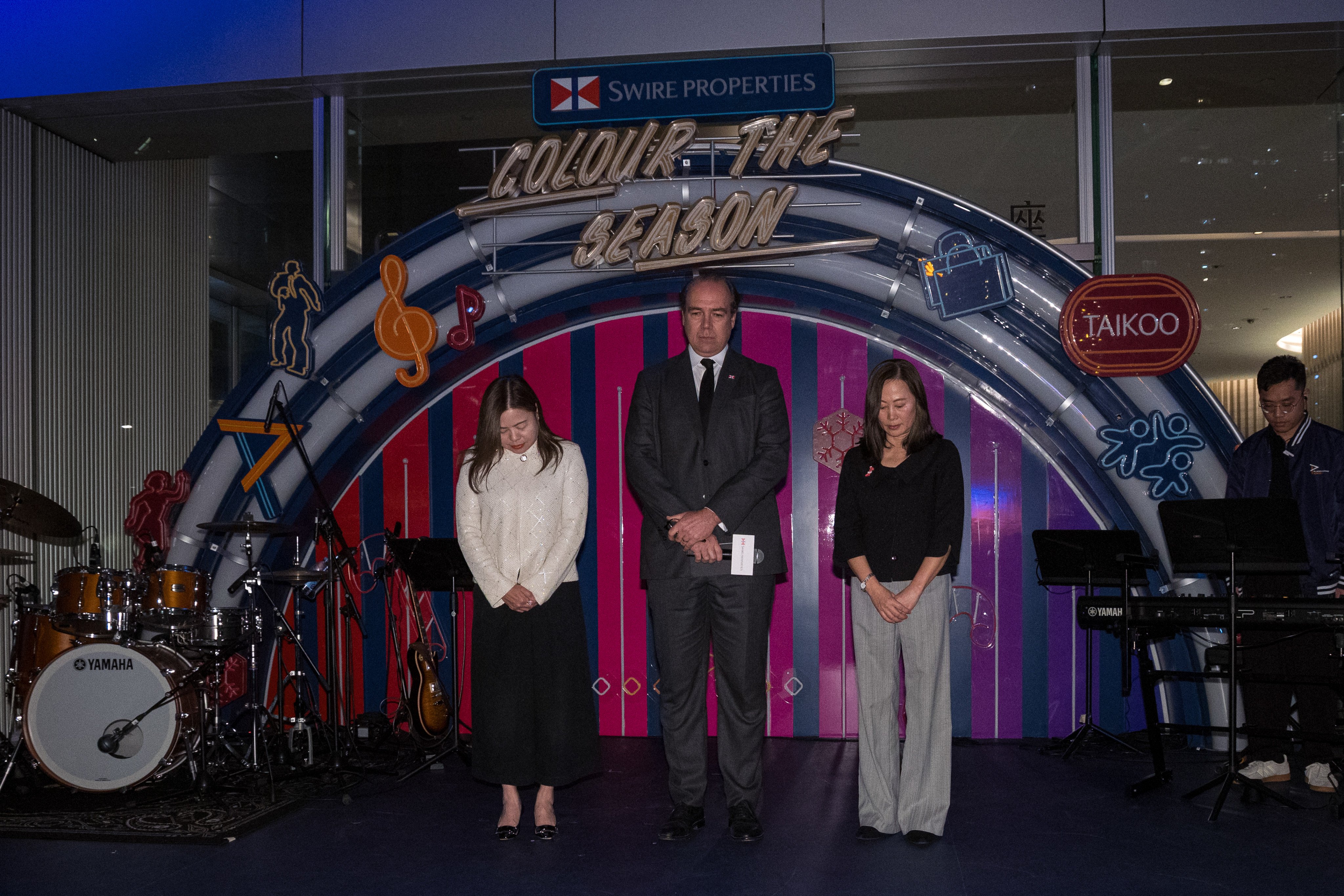 (From left) Secretary for Culture, Sports and Tourism Rosanna Law, Swire Properties chief executive Tim Blackburn and Post editor-in-chief Tammy Tam at the tree lighting ceremony. Photo: Dickson Lee