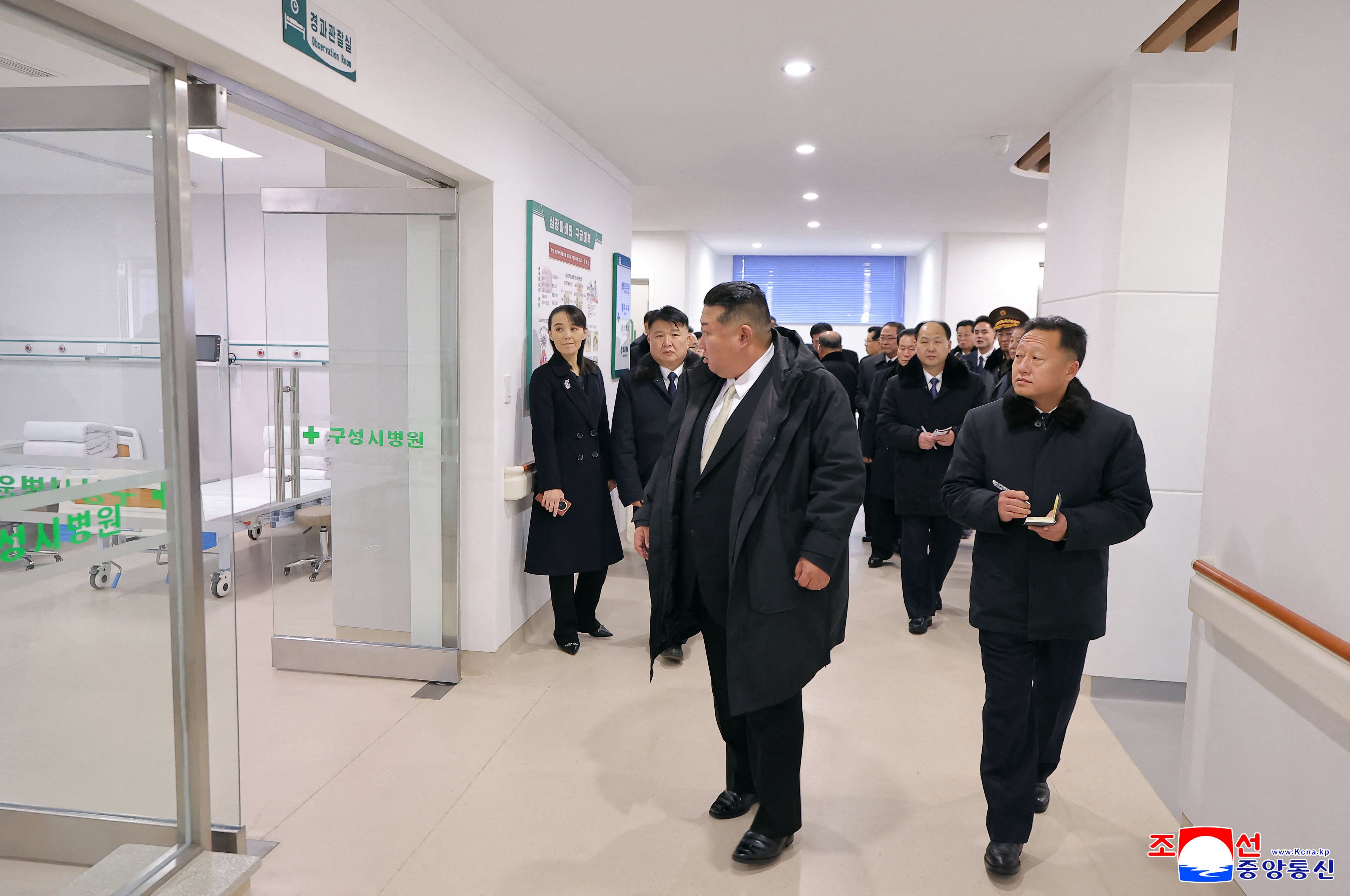 Kim Yo-jong is seen holding a suspected Chinese phone in this picture taken on Saturday showing leader Kim Jong-un (right) inspecting a new hospital Kusong. Photo: KCNA/KNS/AFP