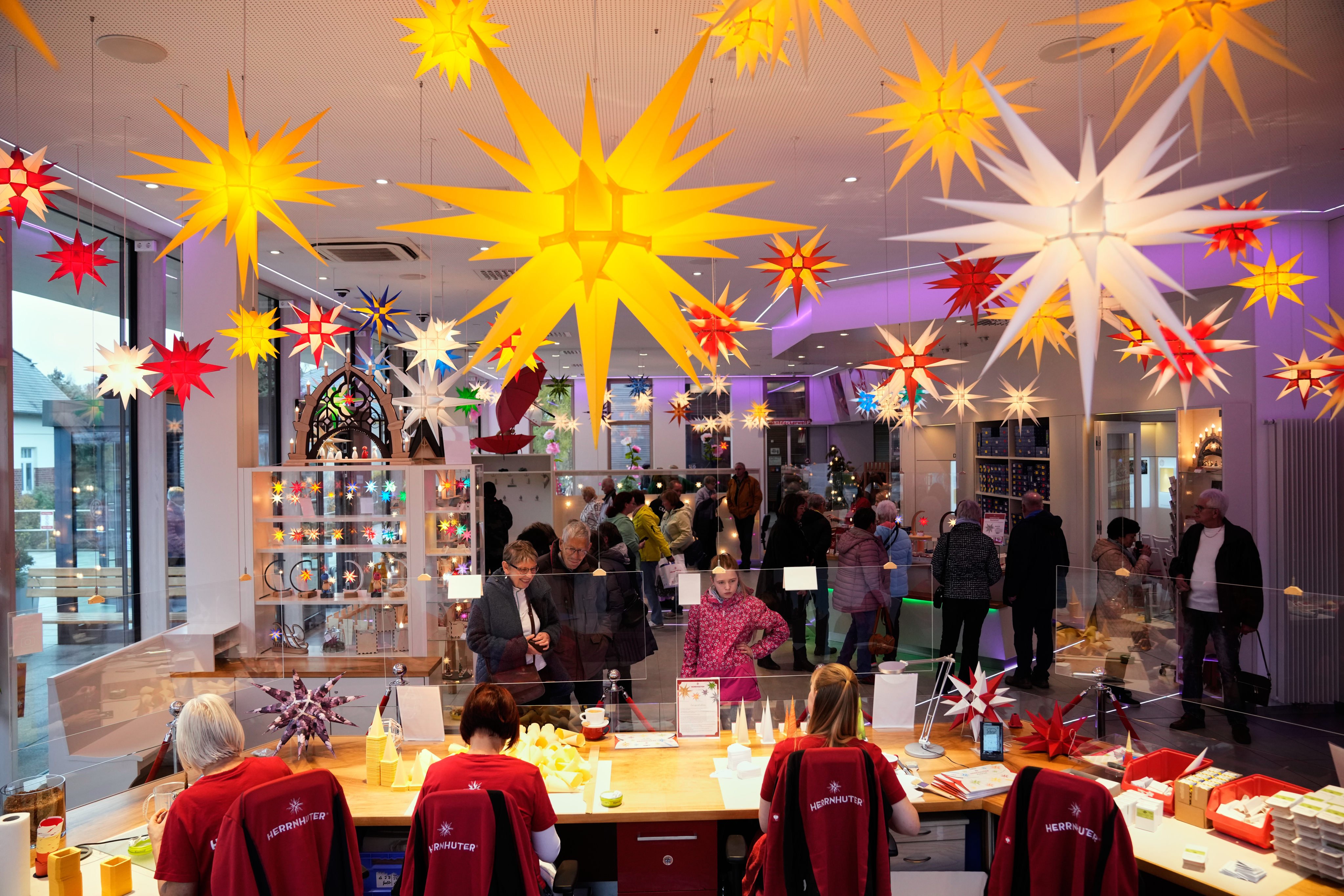 People visit Herrnhuter Sterne GmbH, a Christmas star manufacturing company in Herrnhut, Germany. Photo: AP