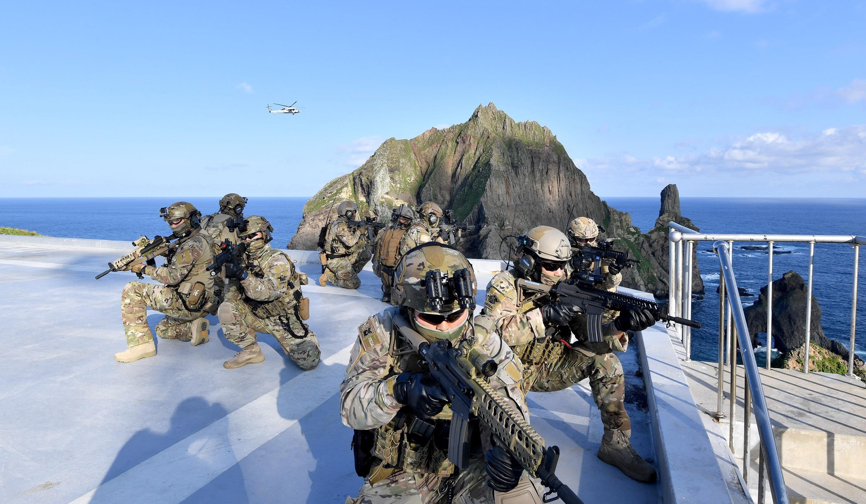 South Korean armed forces hold a defensive drill on the Liancourt Rocks, known as Dokdo or the Takeshima Islands, in 2019. Photo: South Korean Navy/EPA-EFE