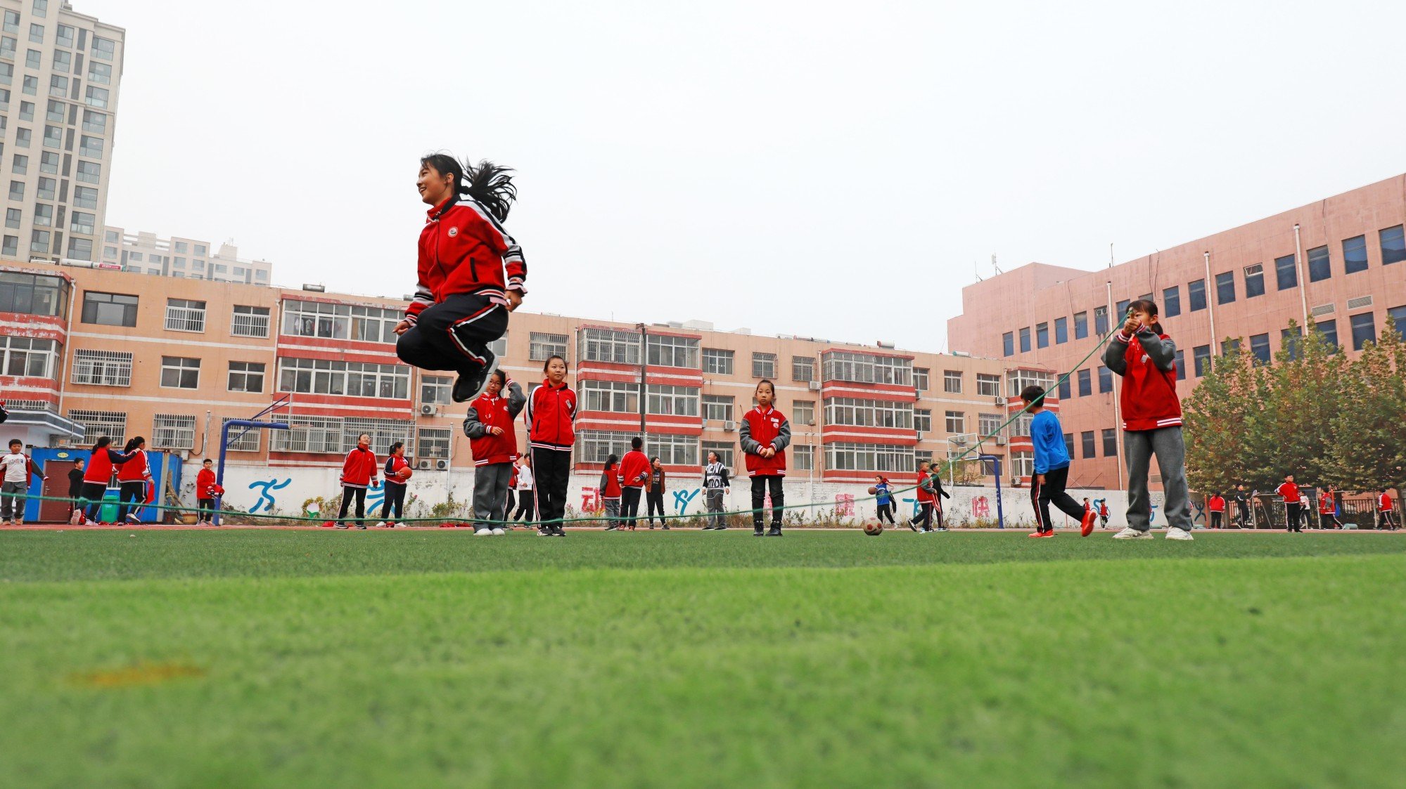One of the children wrote in their letter that they liked how their classmate always played games with them. Photo: Shutterstock