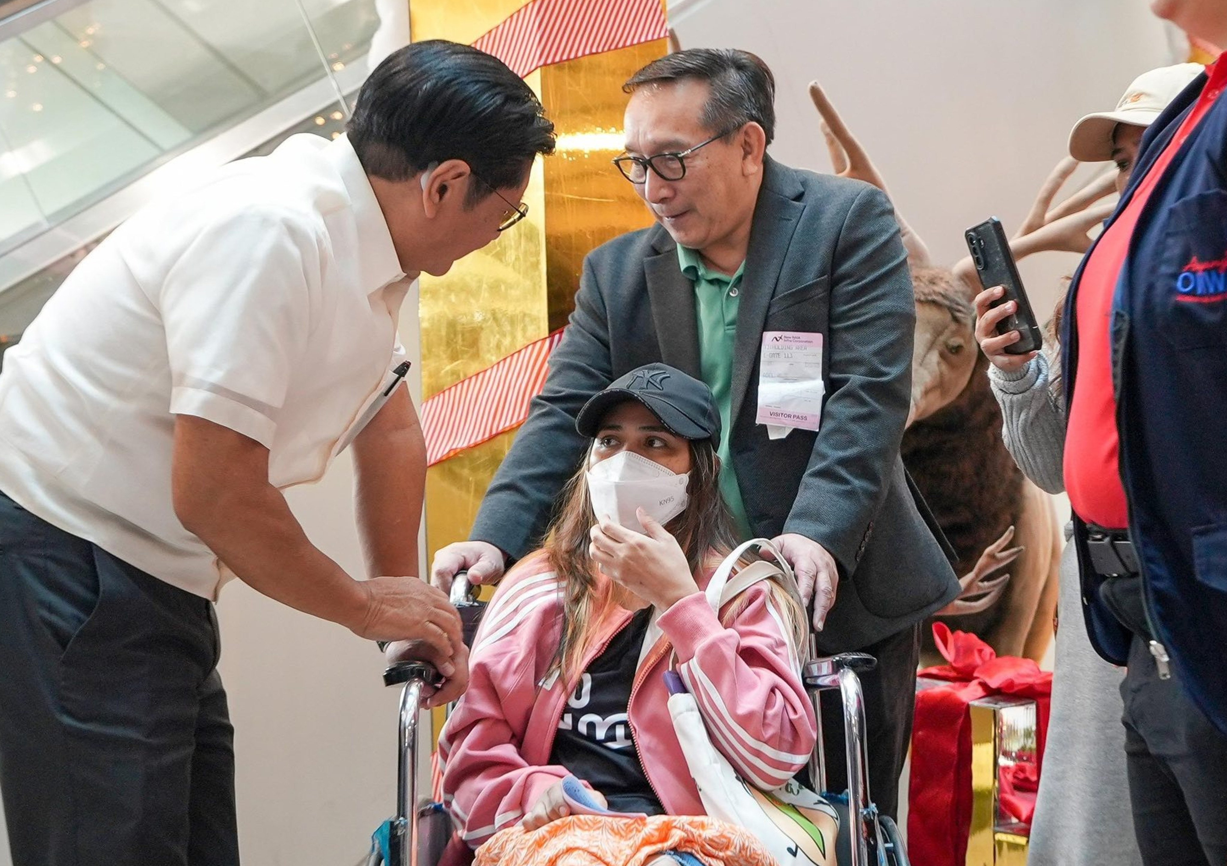 President Ferdinand Marcos Jnr welcomes Rhodora Alcaraz at Ninoy Aquino International Airport. Photo: Handout