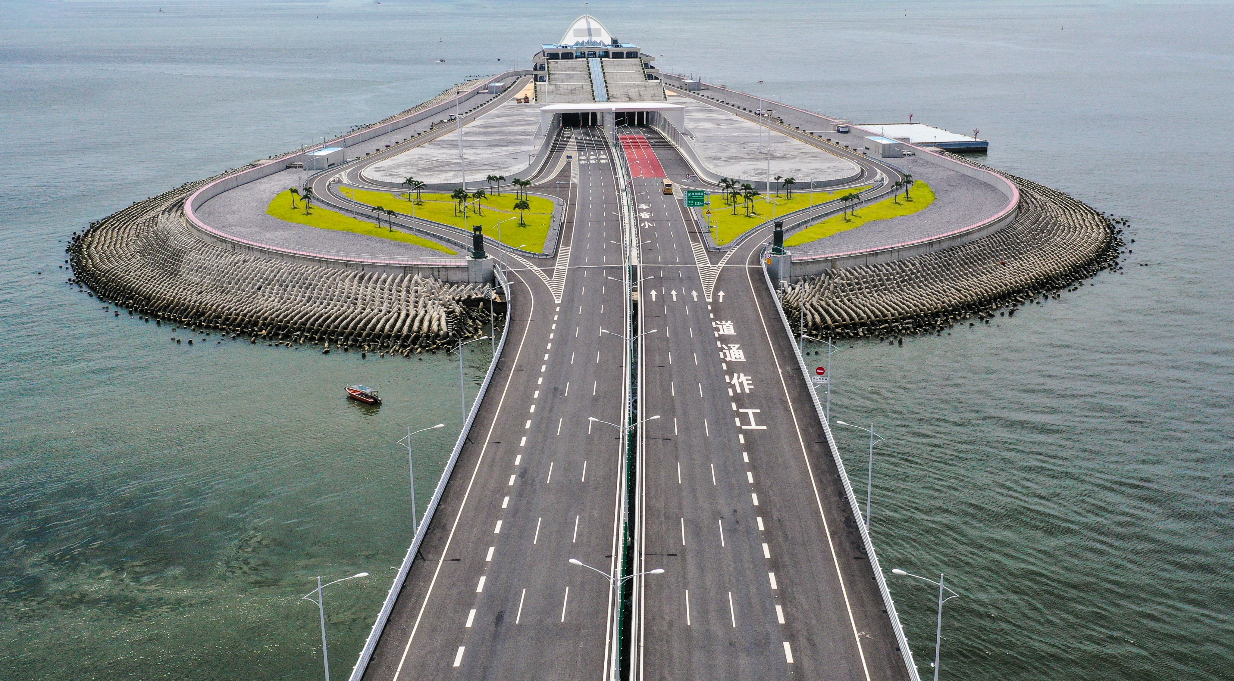 The “Southbound Travel for Guangdong Vehicles” scheme allows approved private cars from Guangdong to enter the city directly via the Hong Kong-Zhuhai-Macau Bridge. Photo: Martin Chan