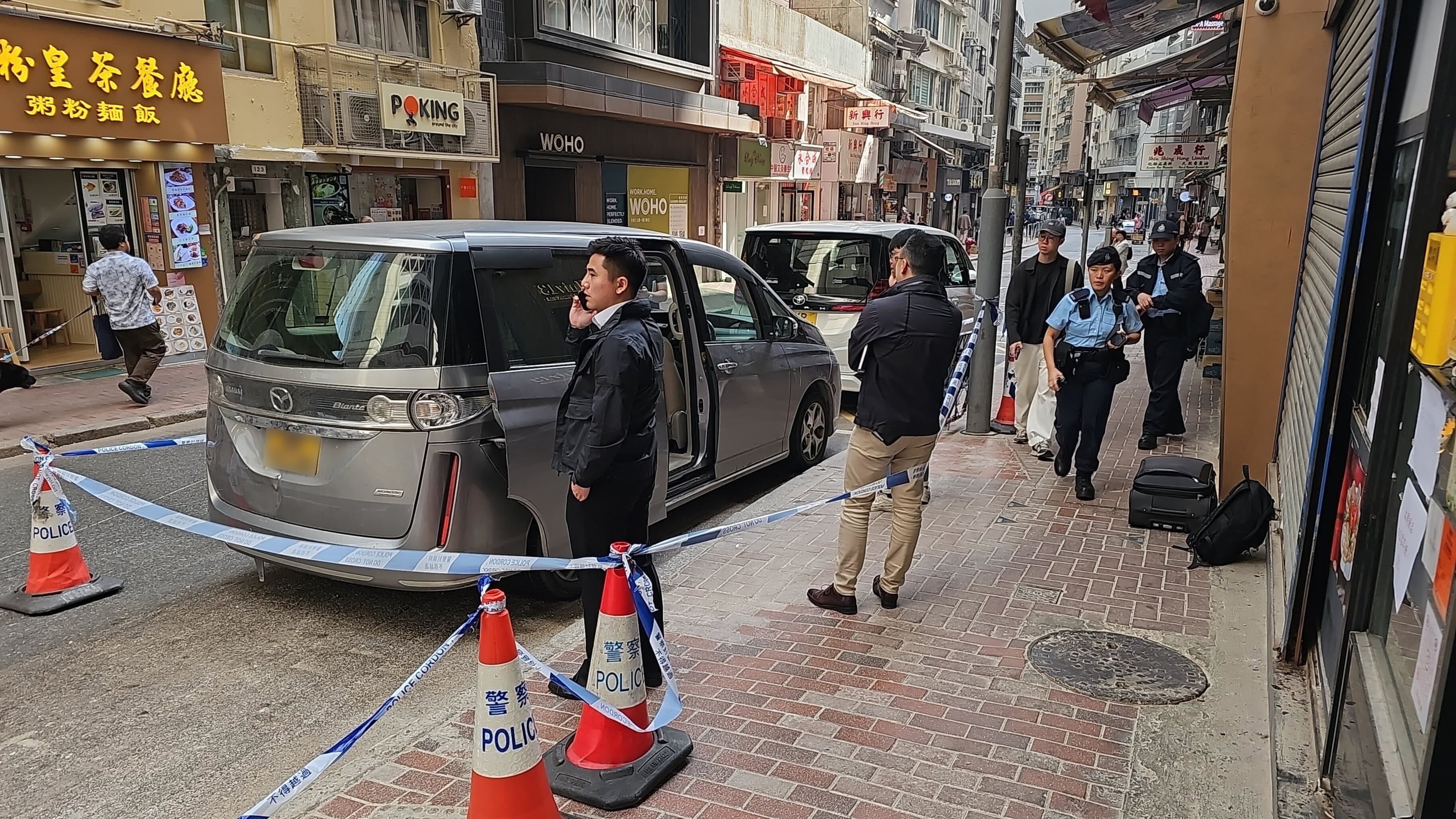 Police investigating a car believed to be linked to the case. Photo: Edmond So