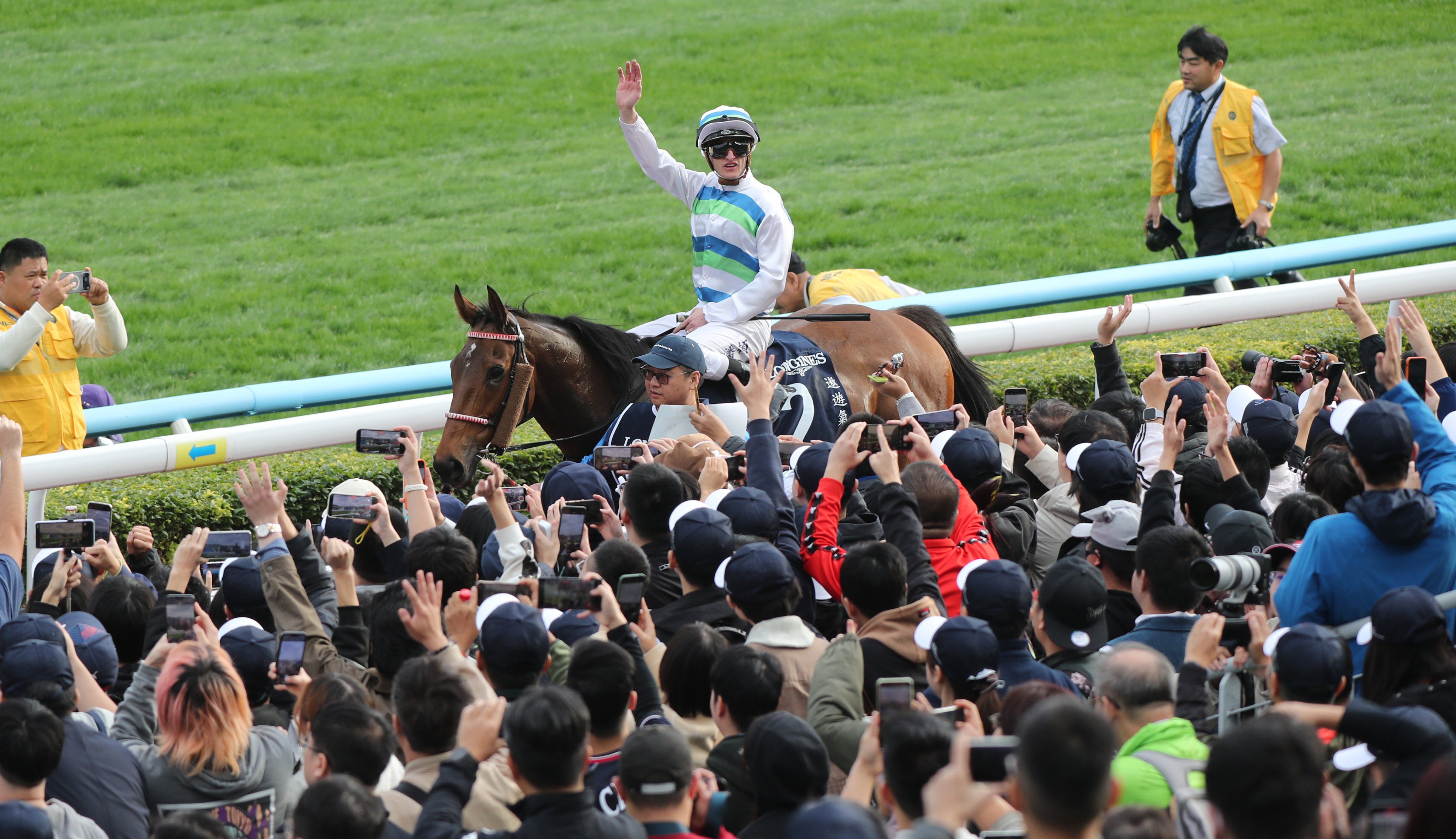 Jockey Zac Purton salutes the Sha Tin crowd after booting home Voyage Bubble in the Group One Hong Kong Sprint. Photos: Kenneth Chan
