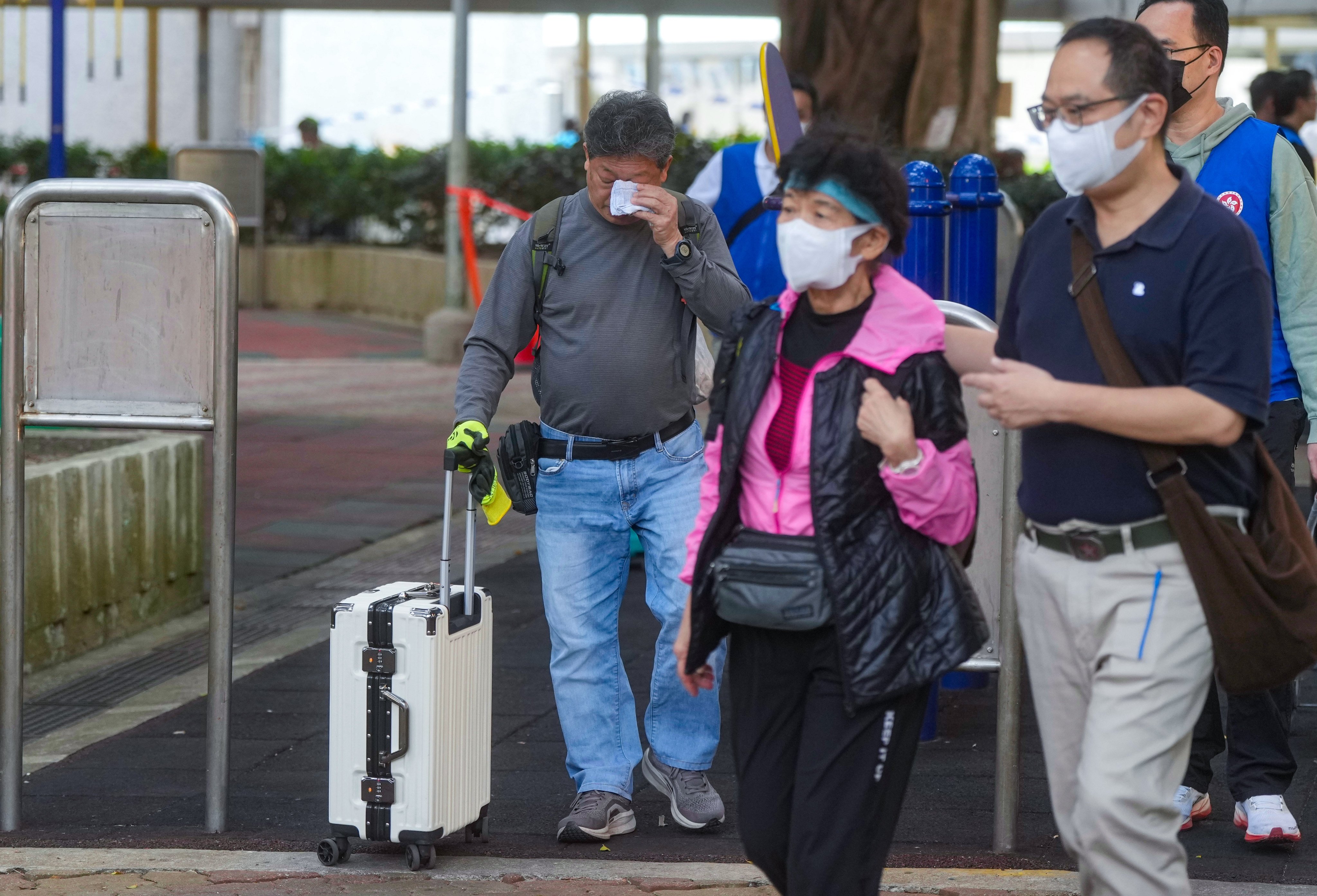 Residents of Wang Chi House, the only tower spared from the fire, were allowed to allowed to return home to collect their belongings. Photo: Sam Tsang