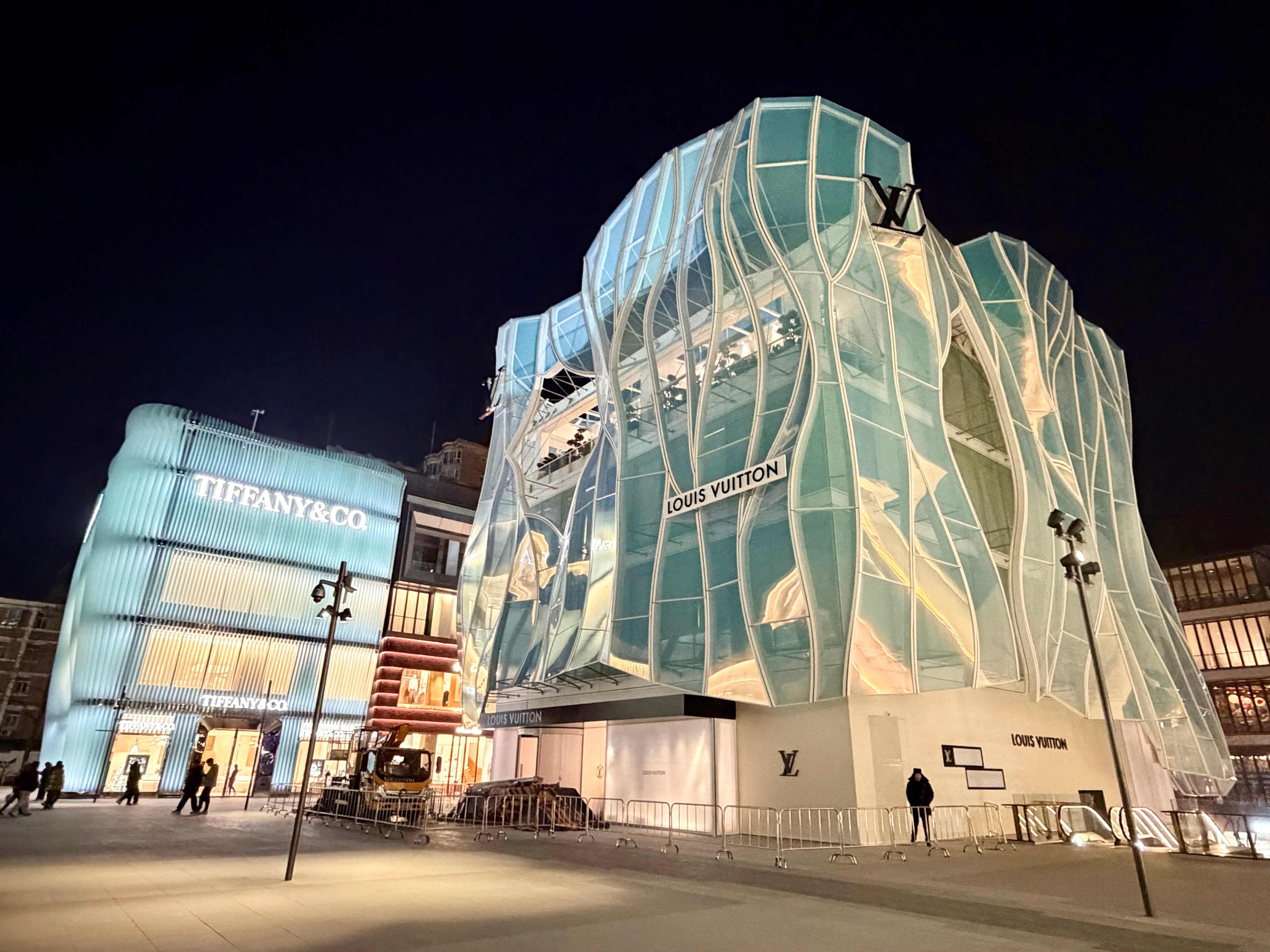 Stand-alone flagship stores with distinctive architectural facades are gradually gaining traction in China. Above, Beijing’s Taikoo Li Sanlitun North. Photo: Zhu Wenqian