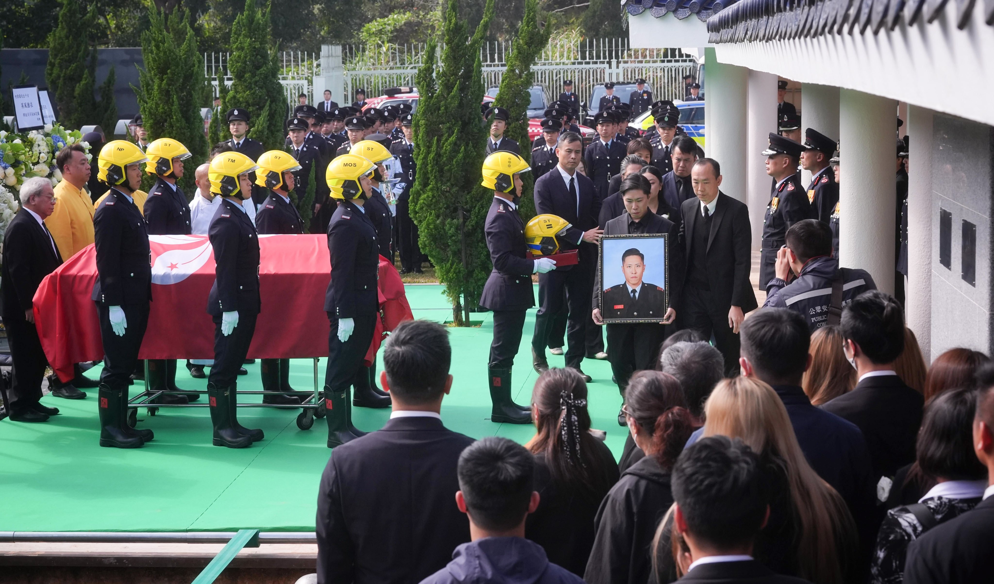Hongkongers gather on Friday to mourn and honour firefighter Ho Wai-ho, who died while battling the fire in Tai Po last month. Photo: Elson Li