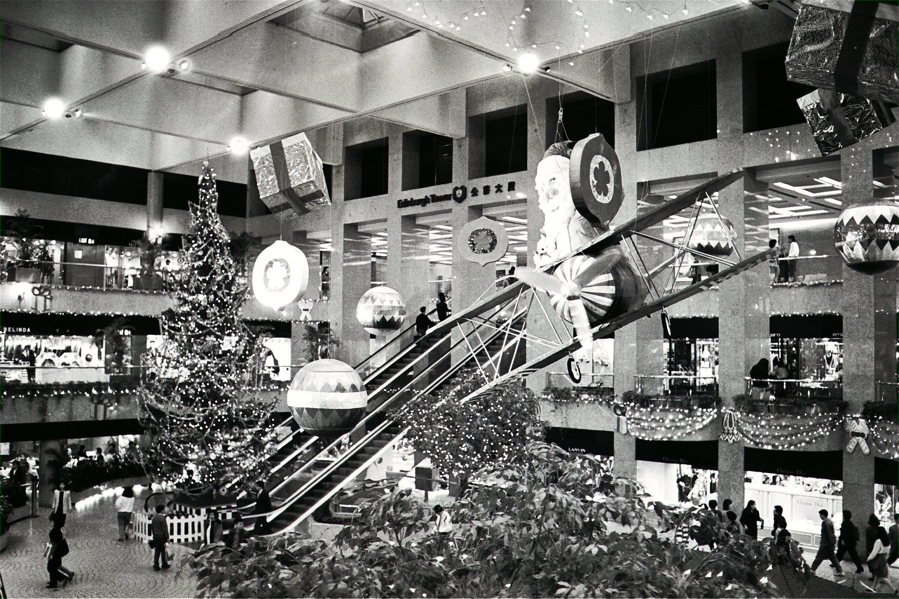Christmas decorations in Landmark in Central, Hong Kong, in 1988. Photo: SCMP Archives