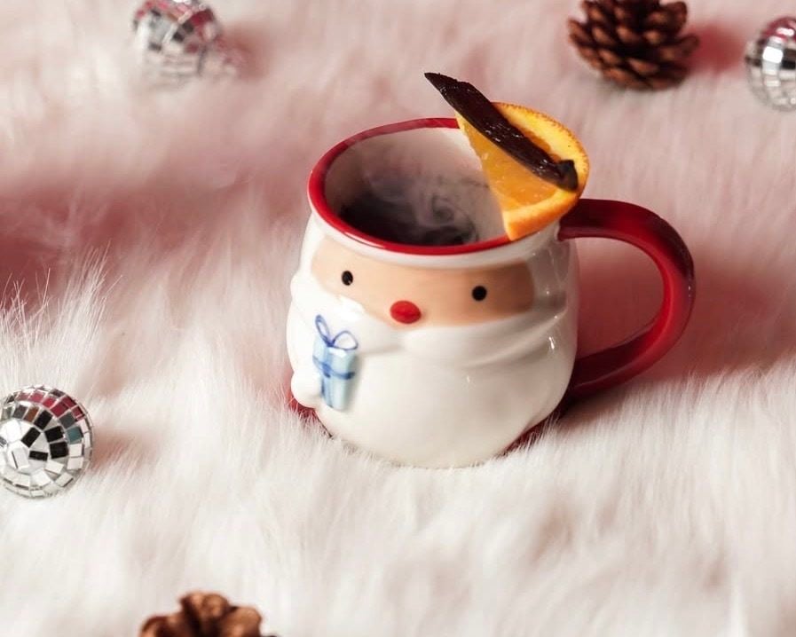 The ‘Ho Ho Ho Mulled Wine’ is crafted with Ratafia Rossi, red wine, honey, and a signature blend of seasonal spices.