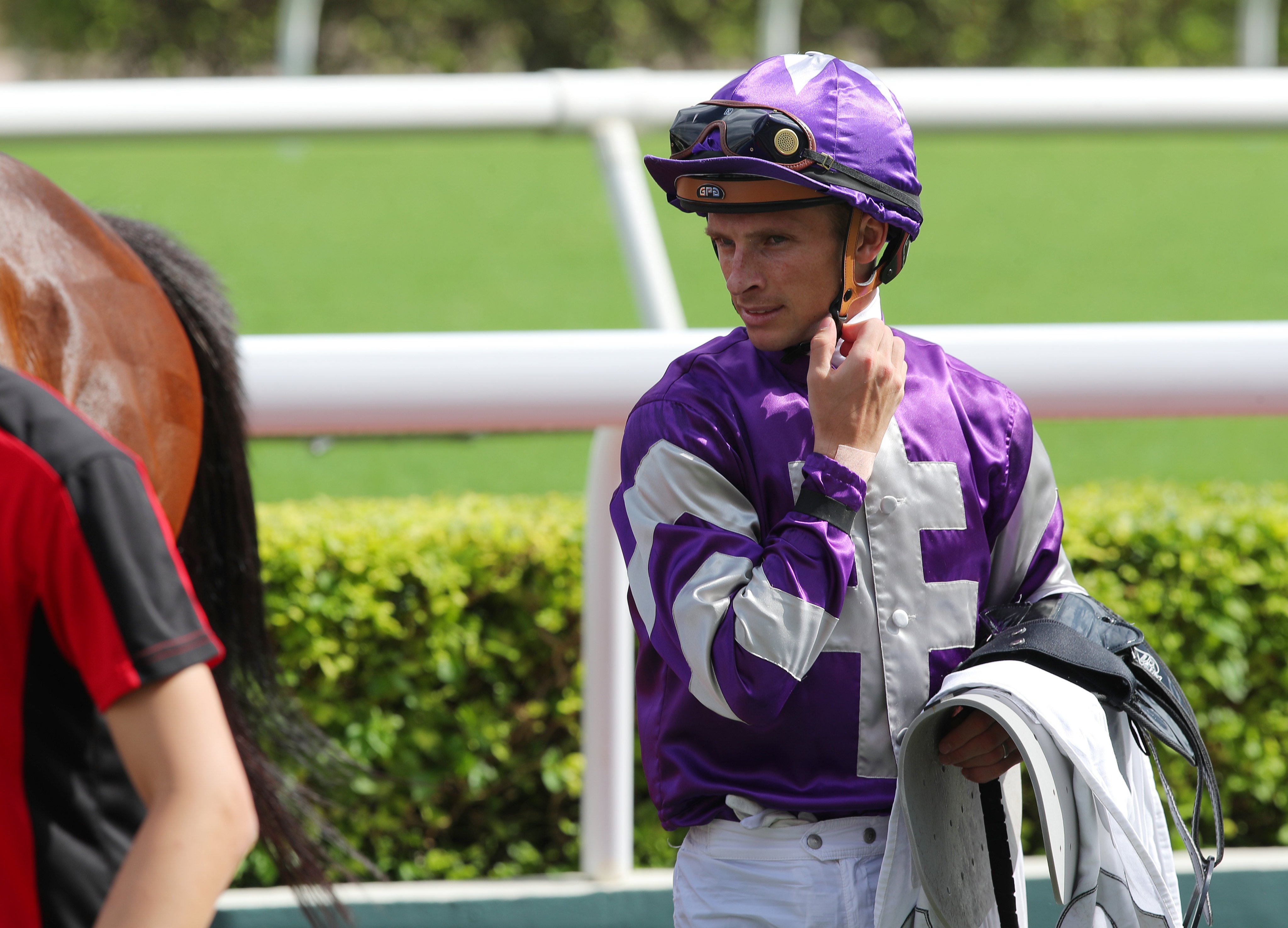 Lyle Hewitson has a useful book at Happy Valley. Photos: Kenneth Chan