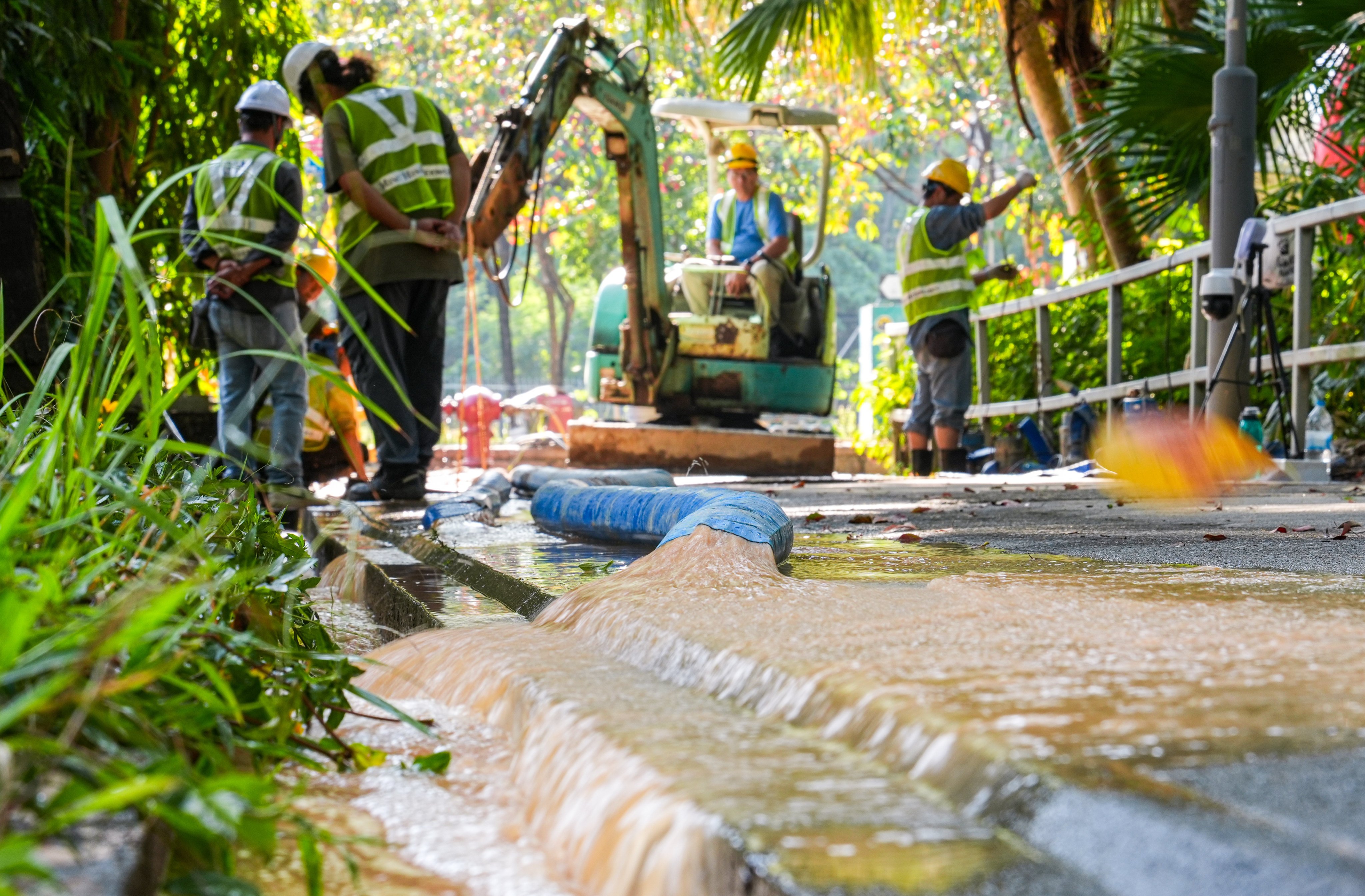 A burst pipe on San Wan Road in Sheung Shui, has left thousands of households without water. Photo: Eugene Lee