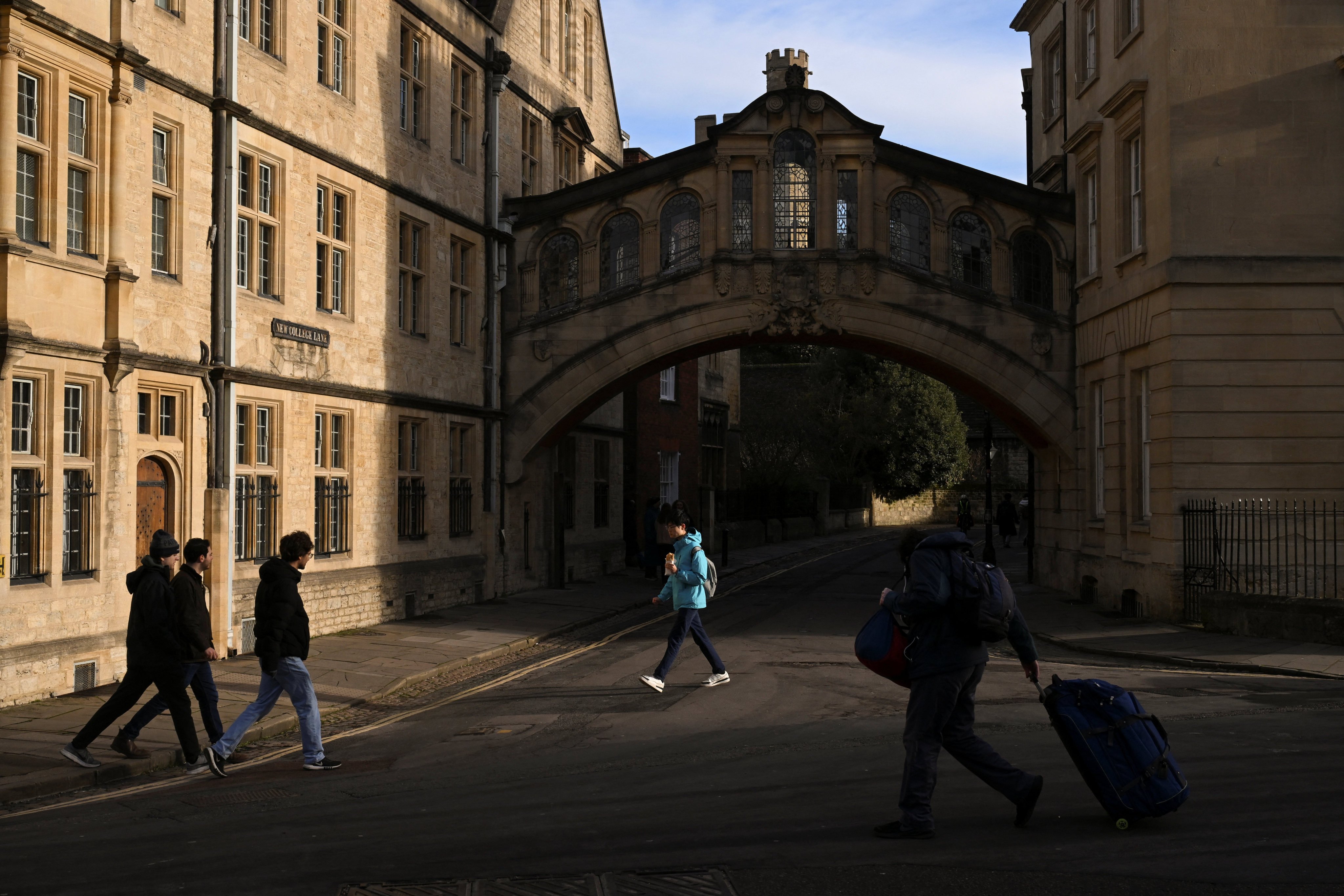 People walk past the Bridge of Sighs at Oxford University in Britain on December 5. Photo: Reuters