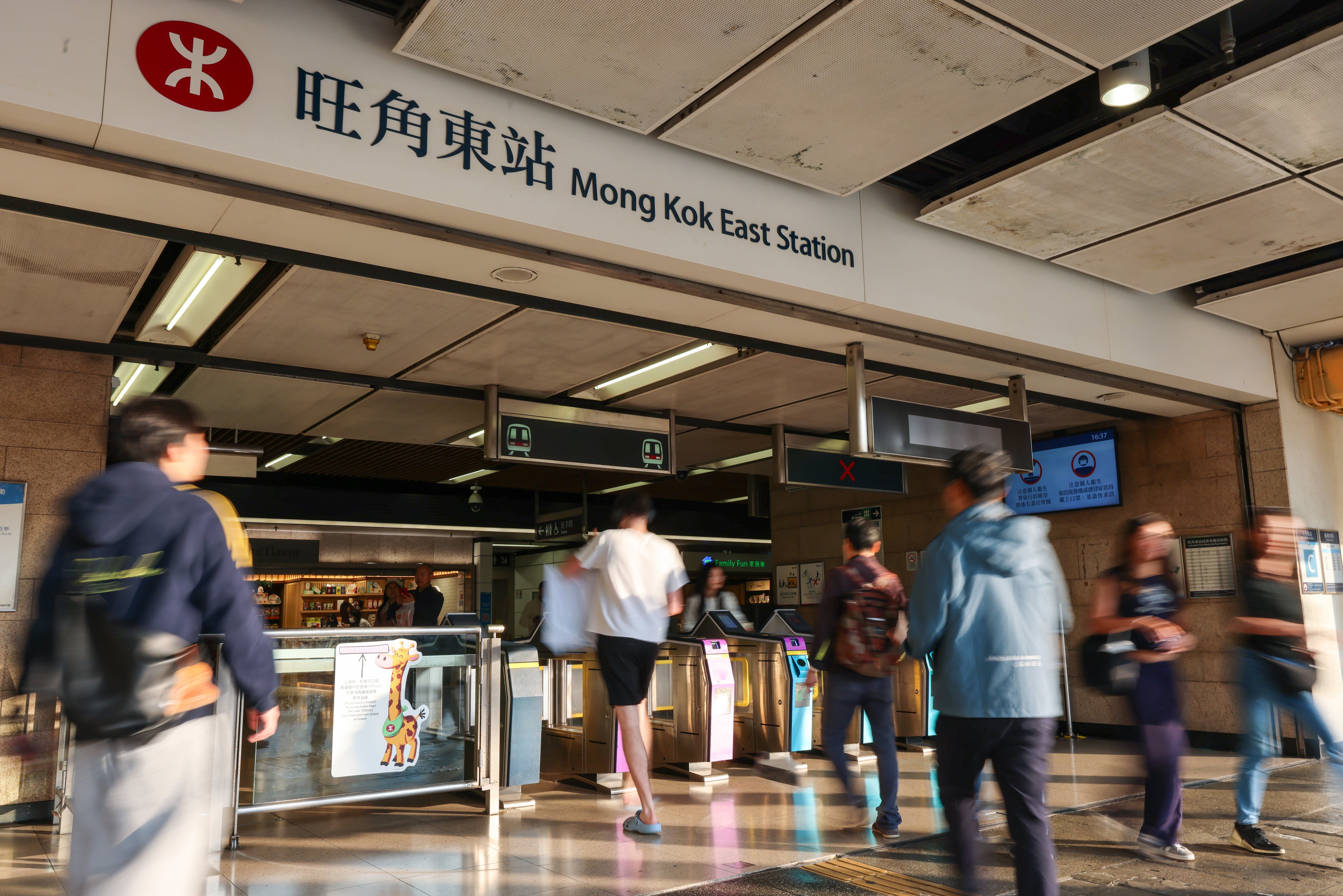 The leak occurred in Mong Kok East Station. Photo: Jelly Tse