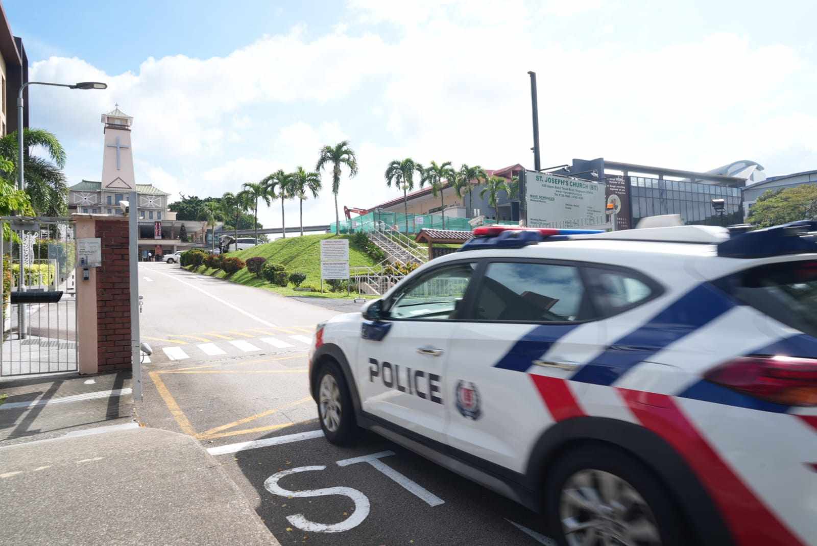 A Singapore police car drives into St Joseph’s Church, where a man reported a bomb threat. Photo: Facebook/Singapore Police Force
