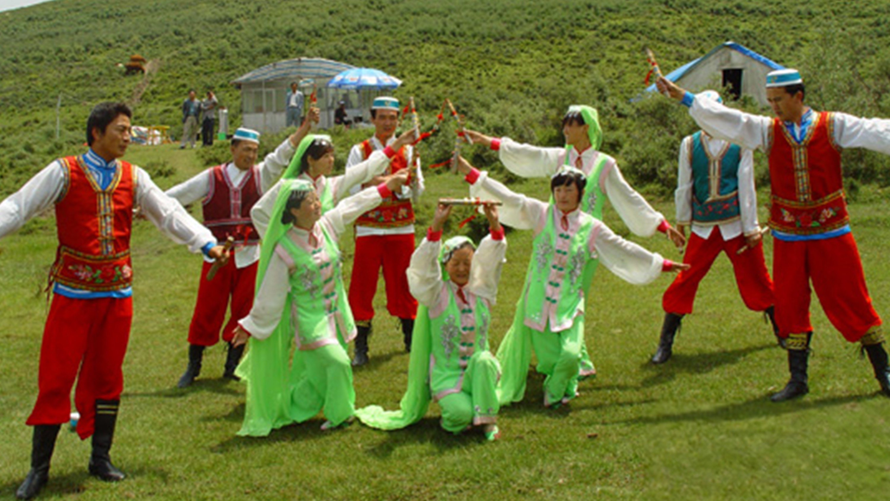 We delve into the Bao’an ethnic minority in China which has a unique wedding tradition called “flogging the father-in-law” for not disciplining his daughter. Photo: dzwww.com