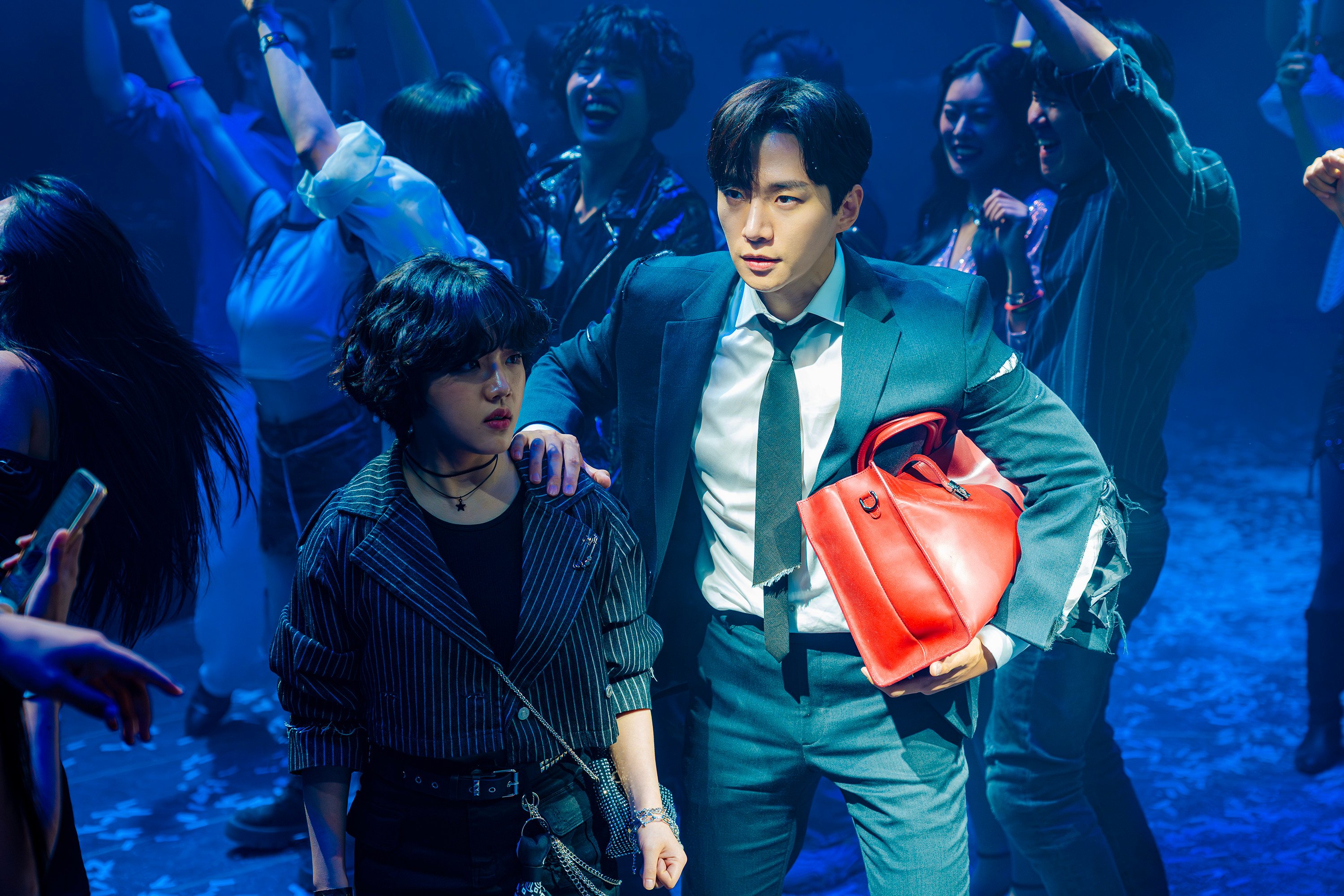 Kim Hyang-gi (left) as Bang Eun-mi and Lee Jun-ho as Kang Sang-ung in a still from Cashero. Photo: Kim Hobin/Netflix