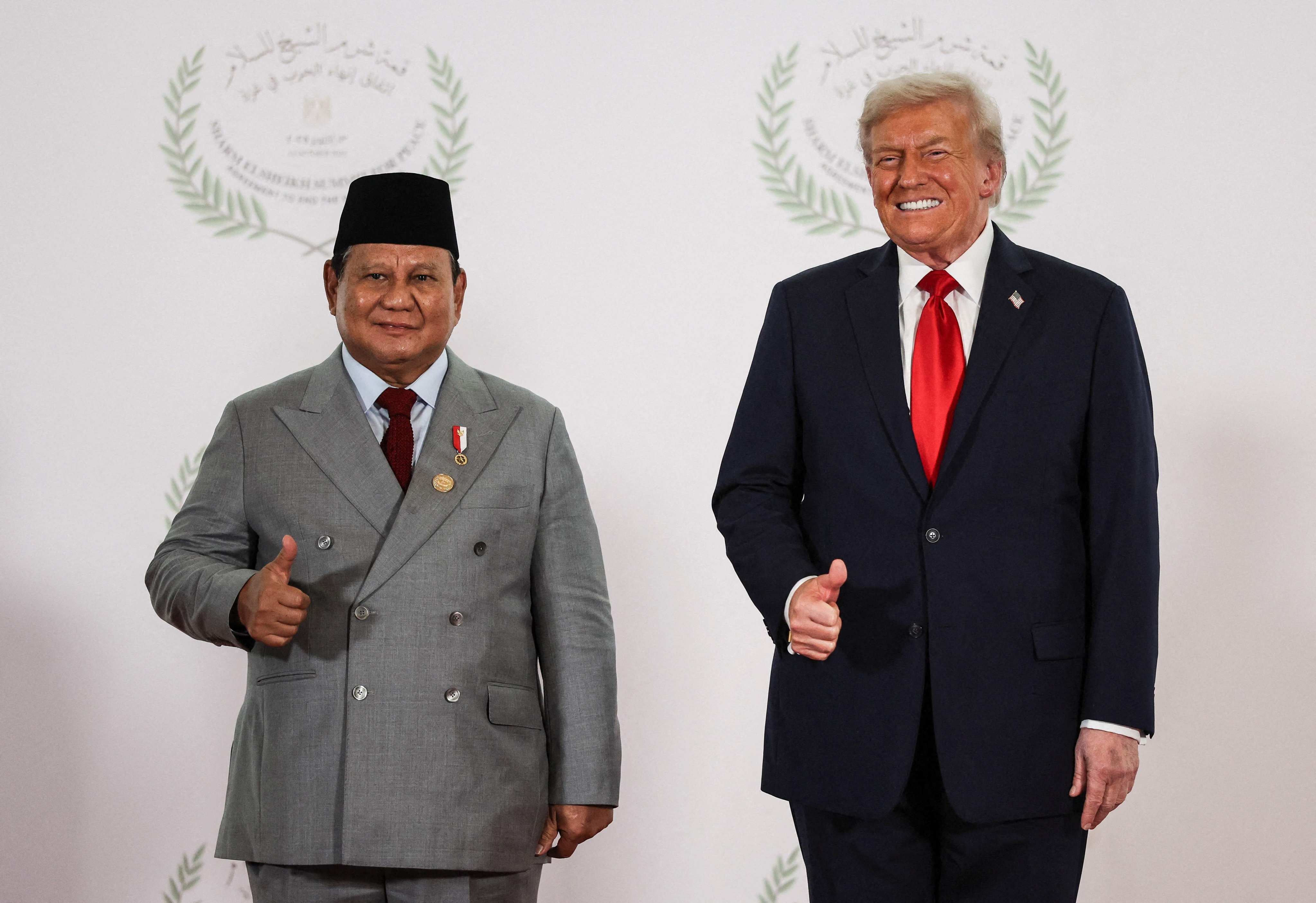 US President Donald Trump (right) with his Indonesian counterpart Prabowo Subianto in Egypt on October 13. Photo: AFP
