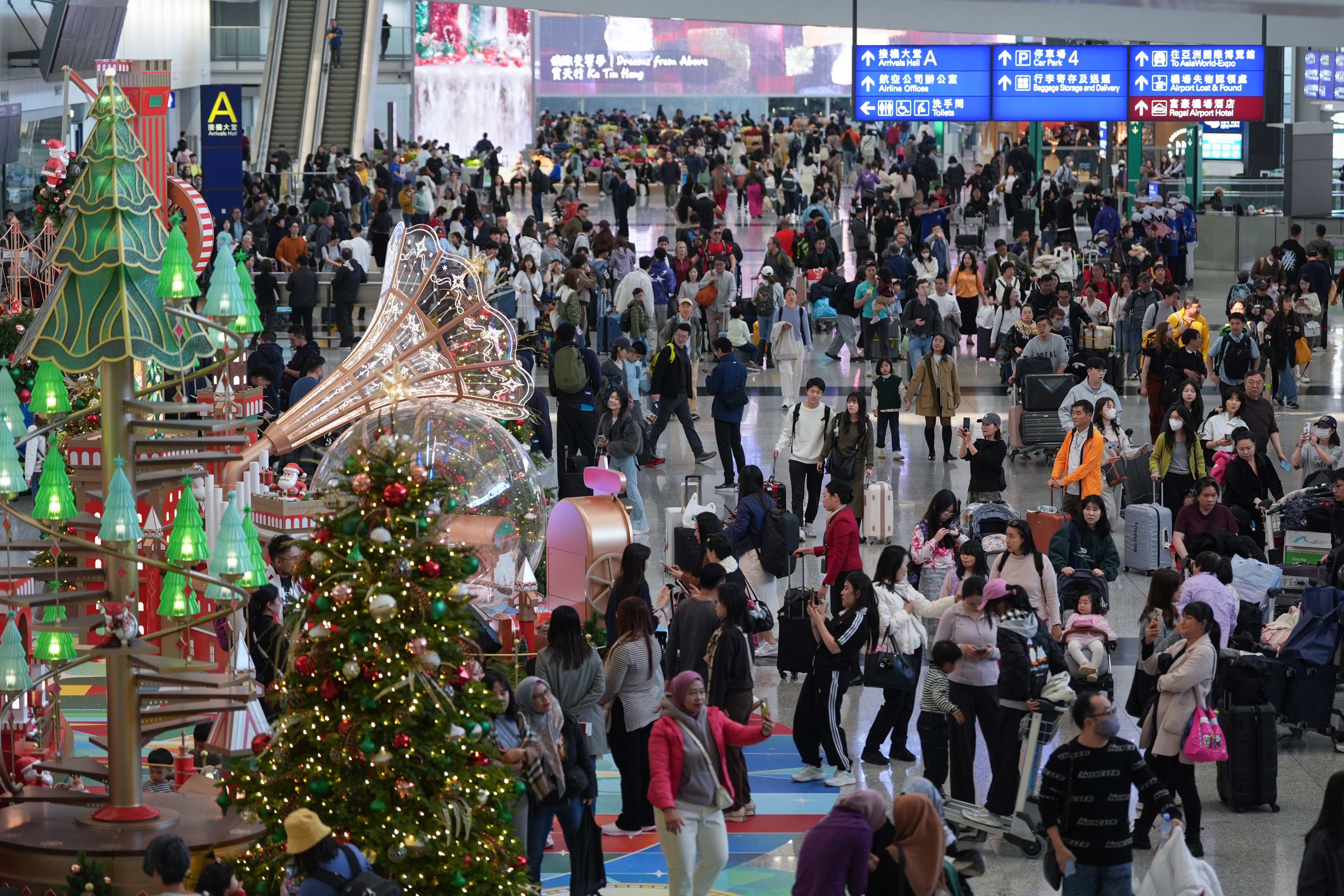 Hong Kong recorded 404,559 inbound visitor trips from December 24 to 26, a 10 per cent increase compared with last year. Photo: Eugene Lee