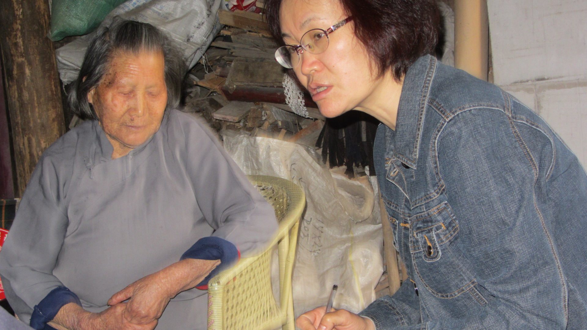 Chinese journalist Nan Xianghong interviews a resident of Chongshan village in Zhejiang province, who recounts witnessing Japanese soldiers performing vivisections on plague victims during World War II. Photo: Handout