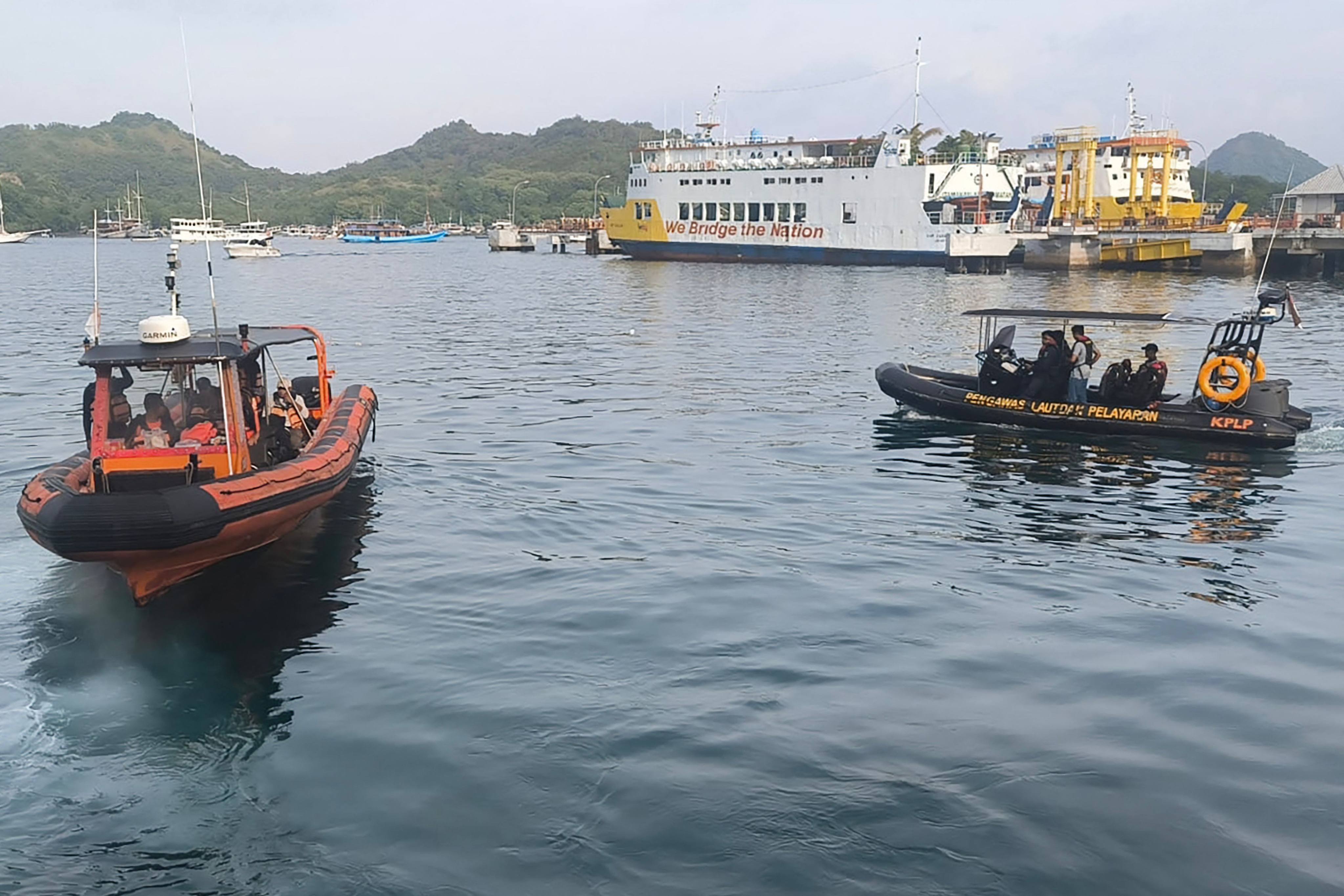 Indonesian rescuers prepare to look for missing foreign tourists in the Padar Island Strait on Saturday. Photo: Basarnas/AFP