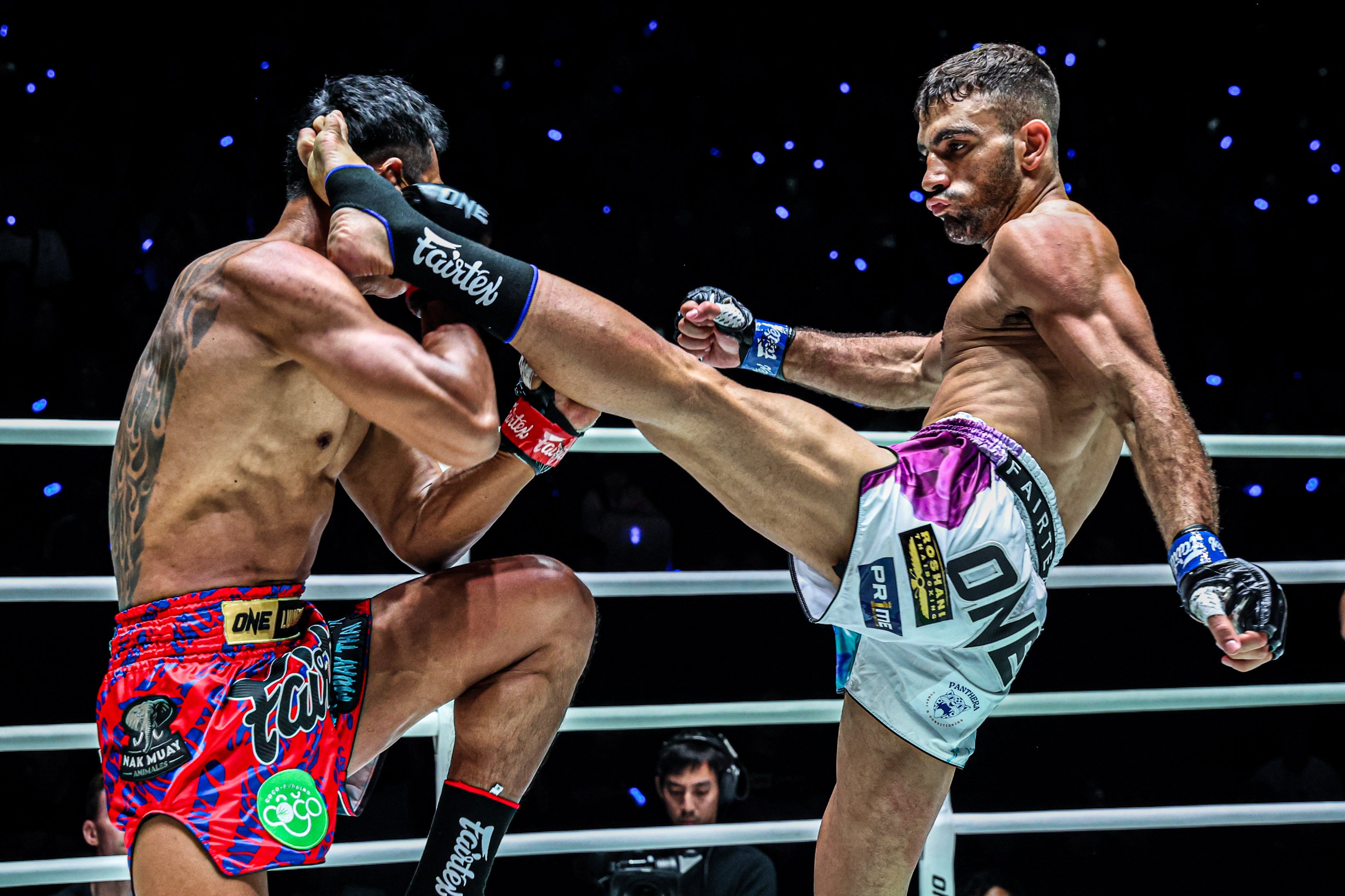 Mohammad Siasarani (right) knocked out “Smokin’” Jo Nattawut at ONE Friday Fights 137 at Lumpinee Stadium in Bangkok on December 19. Photo: ONE Championship