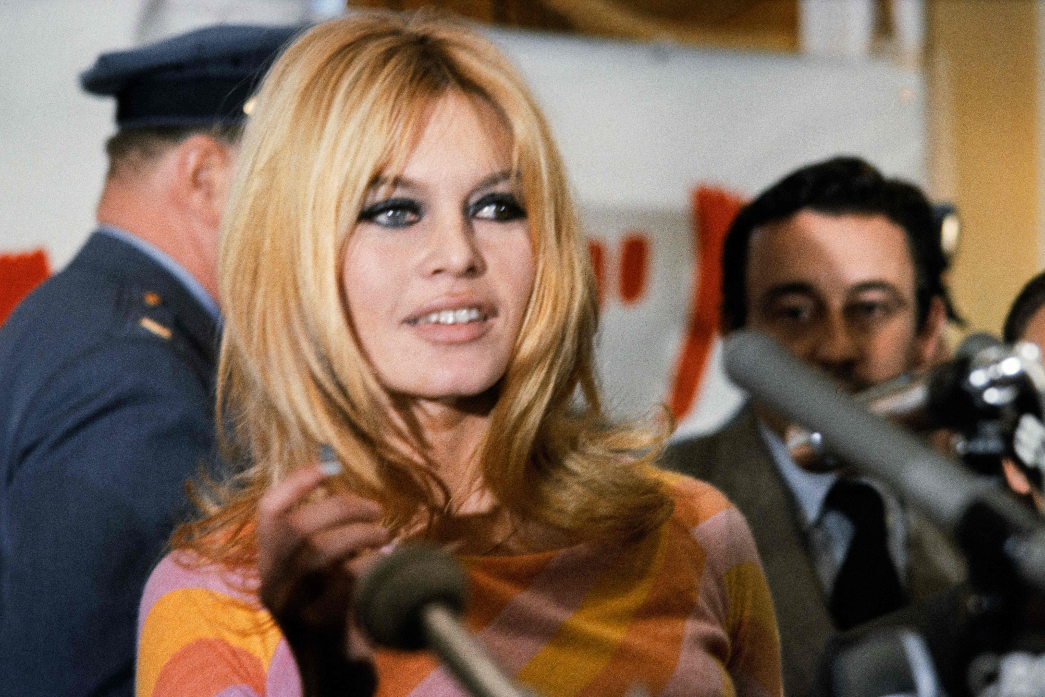 Bardot gives a press conference in December 1965 in Hollywood for the film “Viva Maria”. Photo: AFP