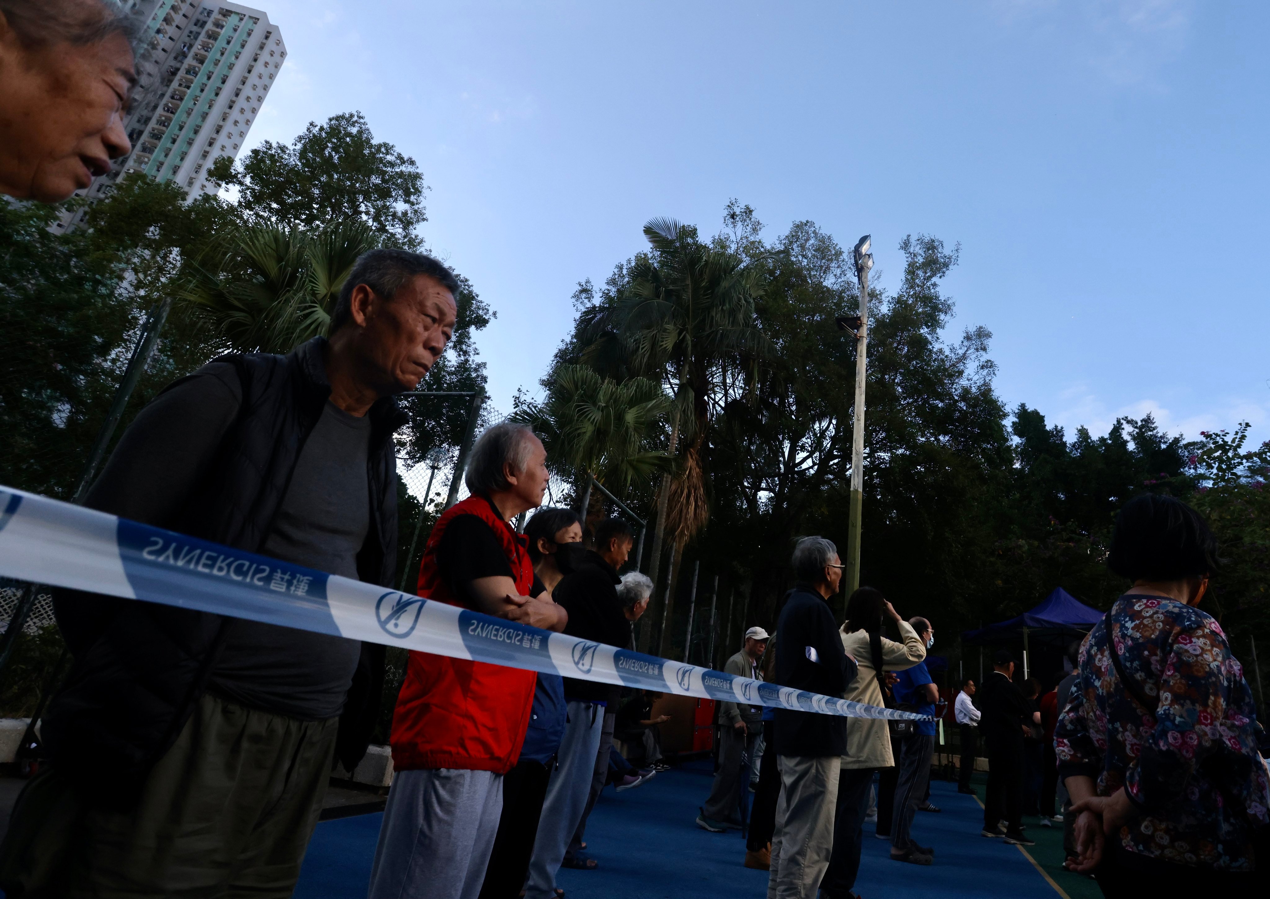 Residents of Fu Shin Estate in Tai Po held a meeting on December 20 to discuss their own renovation project after the nearby fire tragedy. Photo: Jonathan Wong
