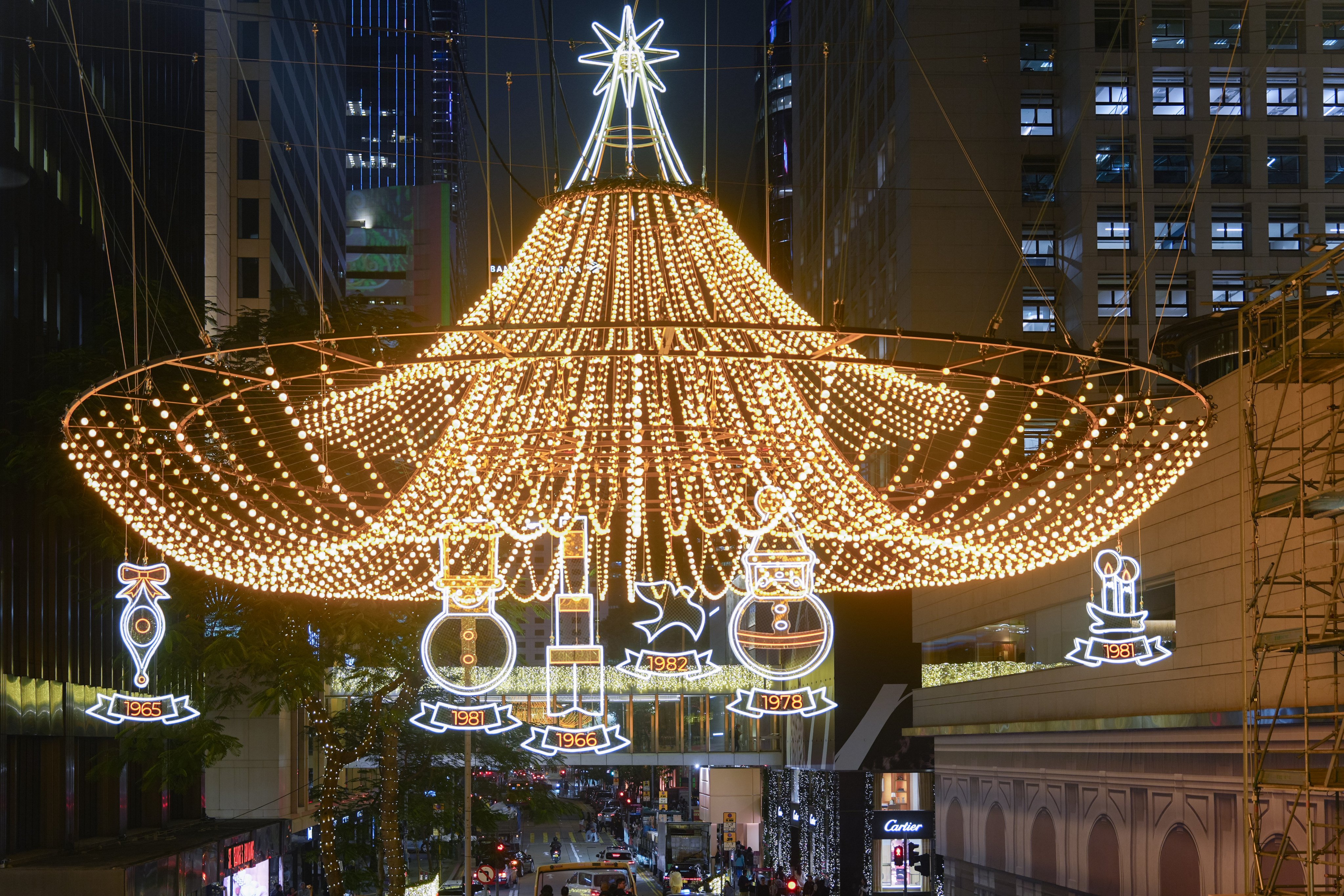 Statue Square Gardens on Chater Road in Central will host a New Year’s celebration, shortly after showcasing a 20-metre tree and decorations with a 360-degree immersive light show for Christmas. Photo: Eugene Lee