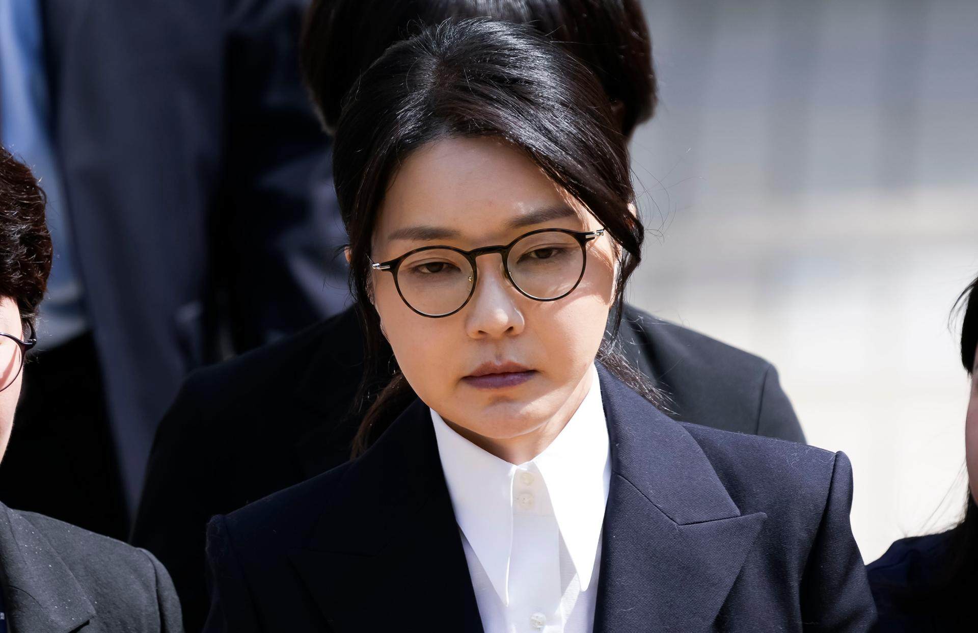 South Korea’s former first lady Kim Keon-hee leaves the Seoul Central District Court in Seocho district on August 12, after attending a court review on her arrest. Photo: Korea Times
