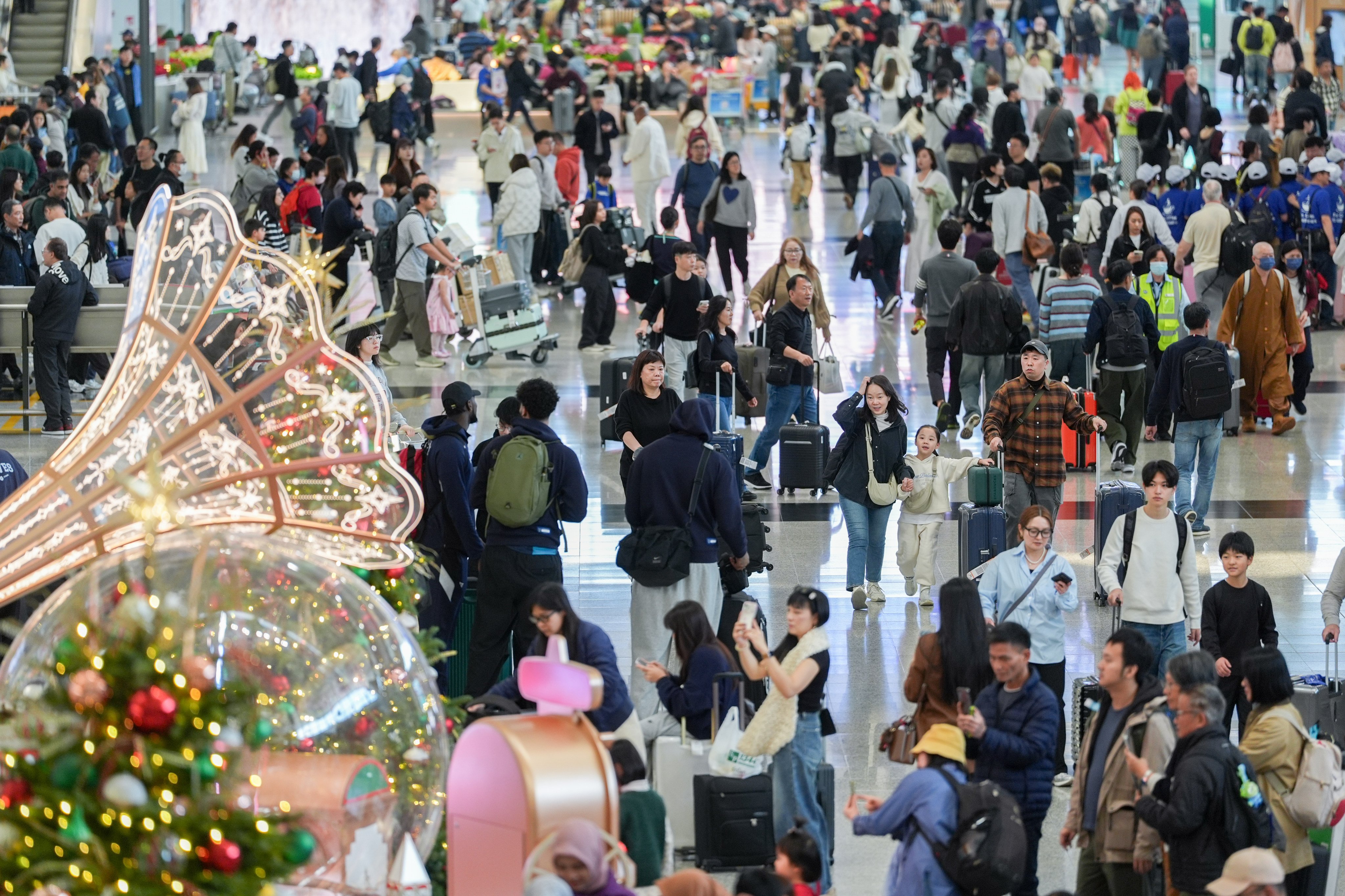 Inbound travellers at Hong Kong International Airport in Chek Lap Kok during the Christmas and New Year holidays. 27DEC25. SCMP / Eugene Lee