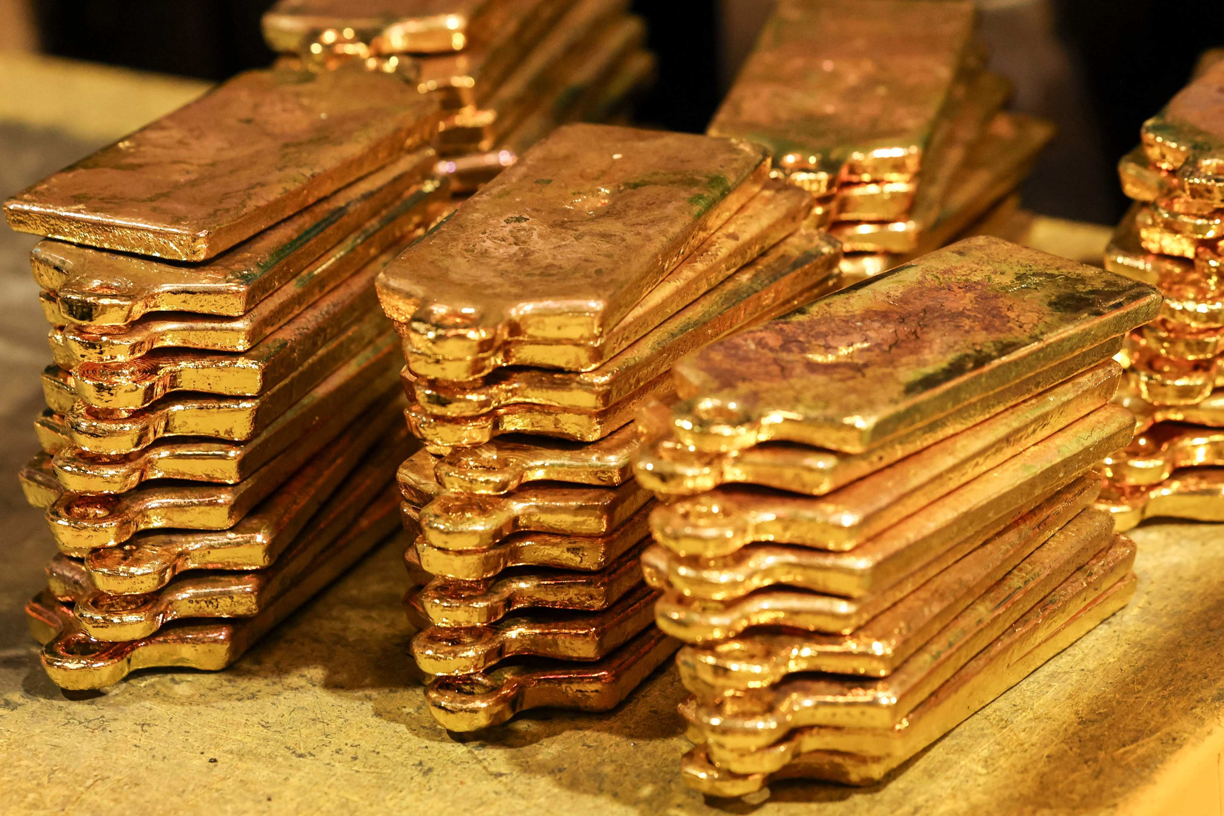Gold prices surged past US$4,500 per ounce amid rising global conflicts and Fed cuts. Photo: AFP