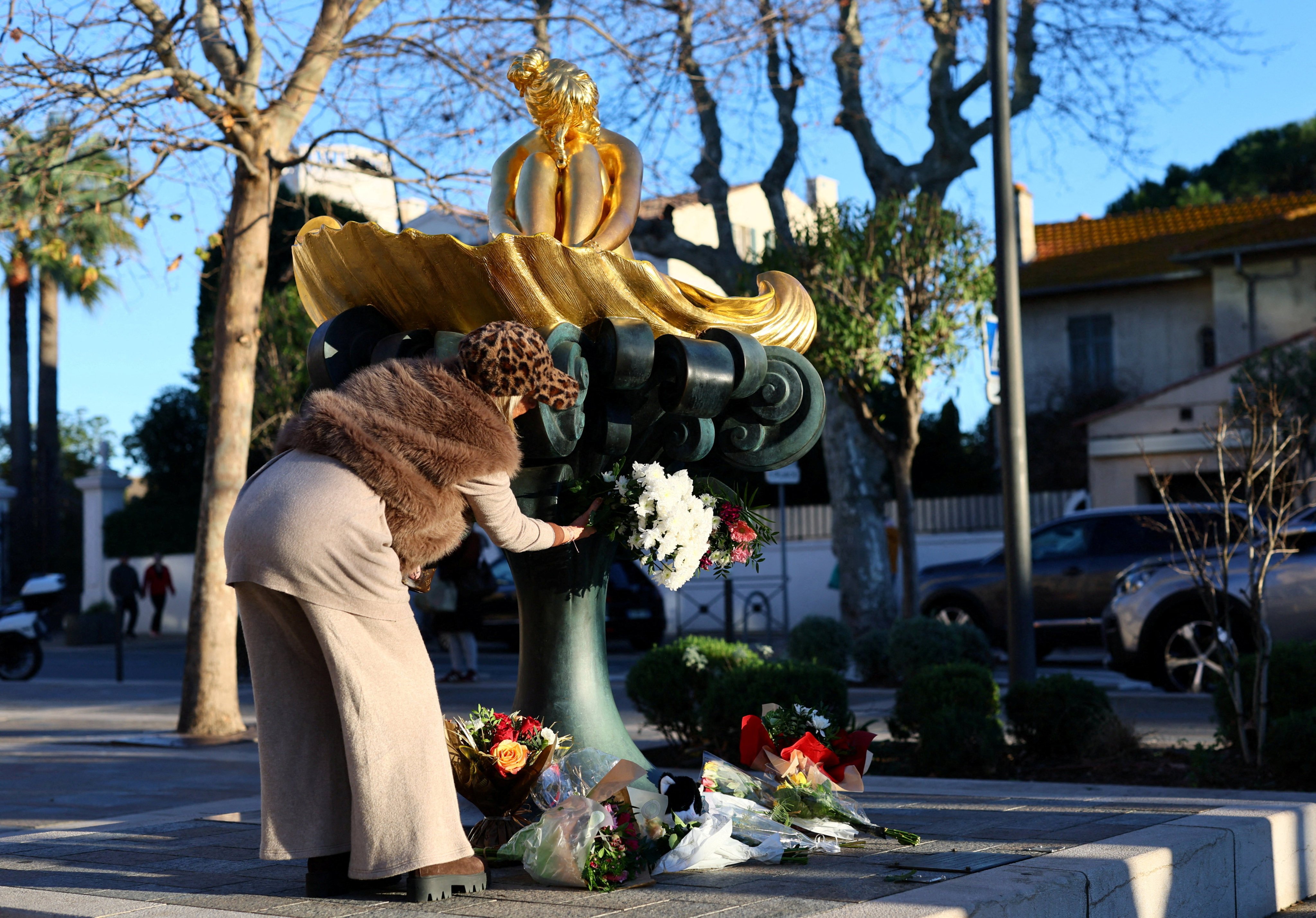 A woman places a floral tribute at the statue of the late French singer, actor and animal rights activist Brigitte Bardot, at Place Blanqui in Saint-Tropez, France. Photo: Reuters