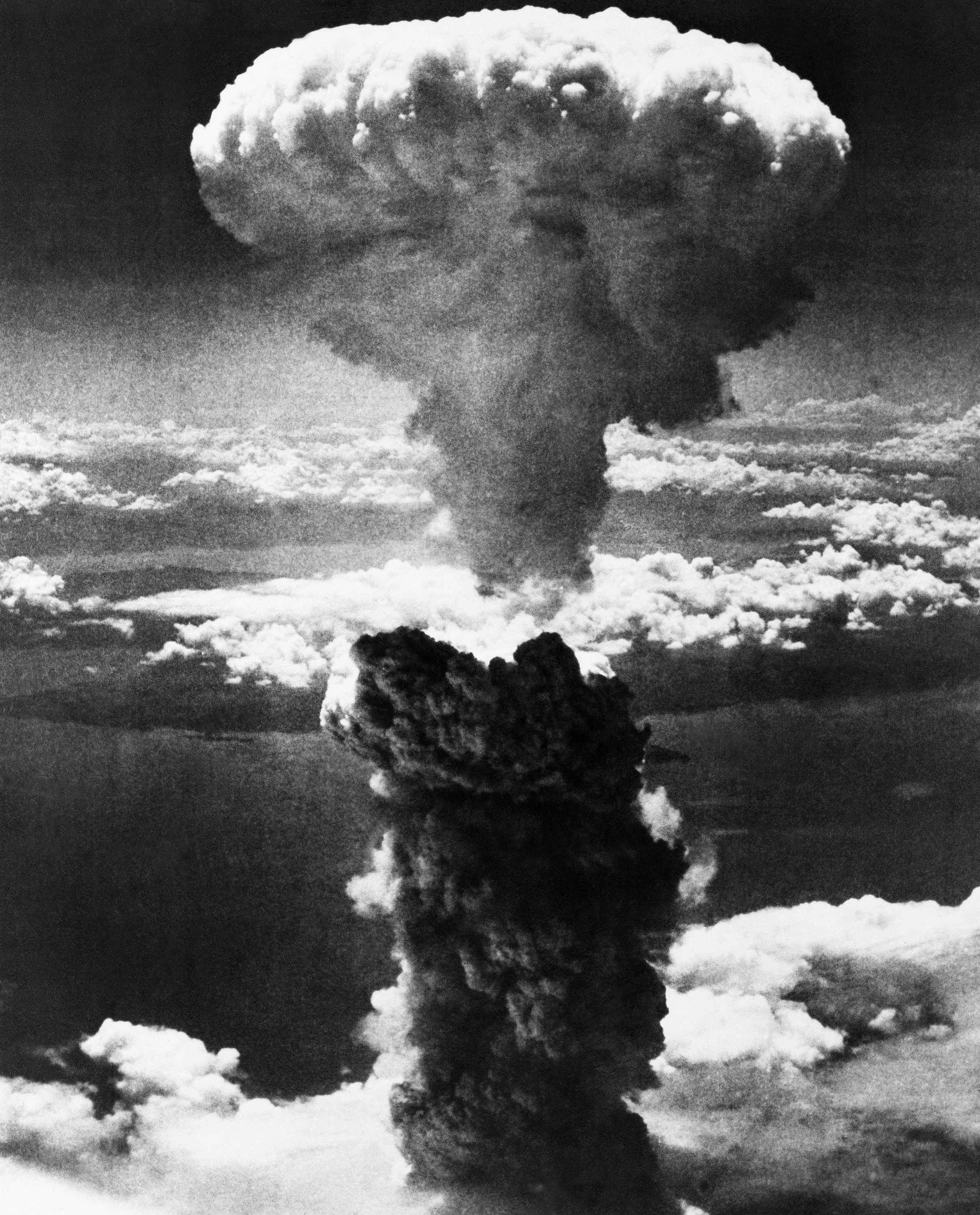 A mushroom cloud rises moments after the US dropped an atomic bomb on Nagasaki, Japan, on August 9, 1945. Photo: AP