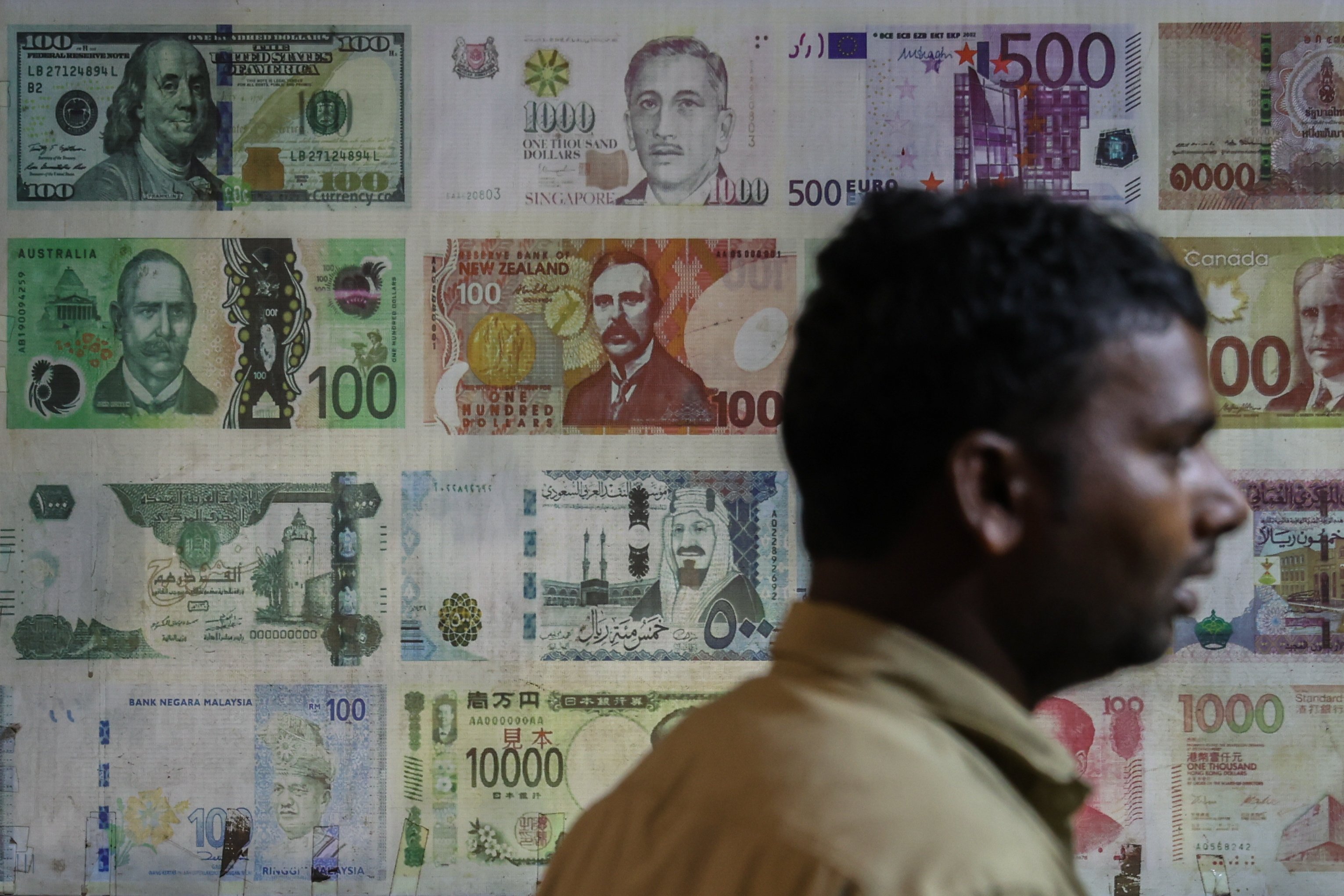 A man stands in a currency exchange shop in Mumbai. India has been stepping up efforts to diversify trade, signing deals with countries including New Zealand. Photo: EPA