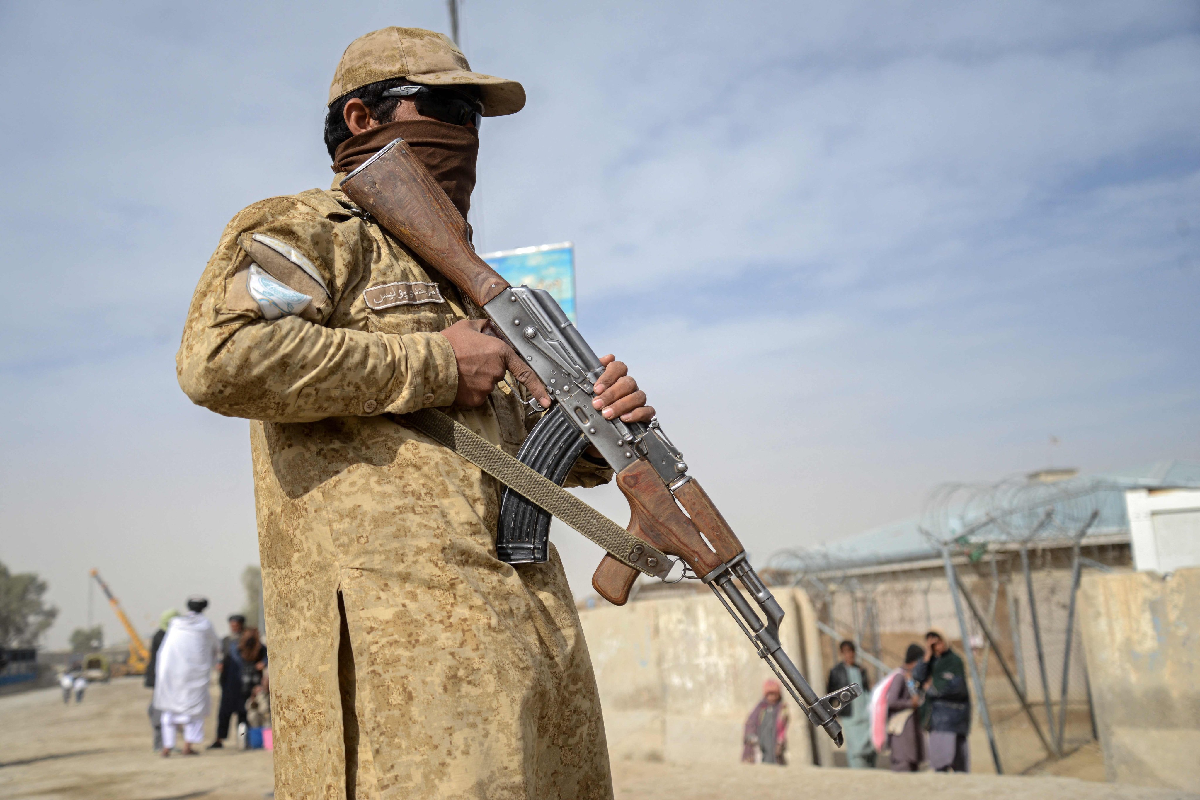 A Taliban security personnel stands guard near the Afghanistan-Pakistan border crossing at the Spin Boldak district of Kandahar province on Monday. Photo: AFP